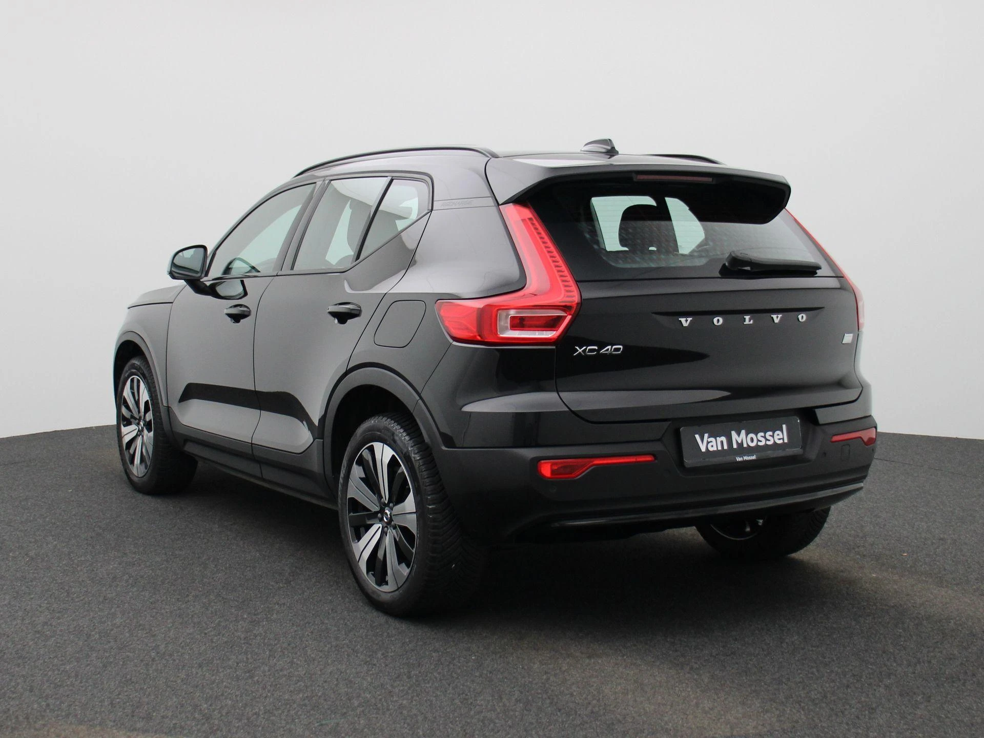 Volvo-XC40-image-1
