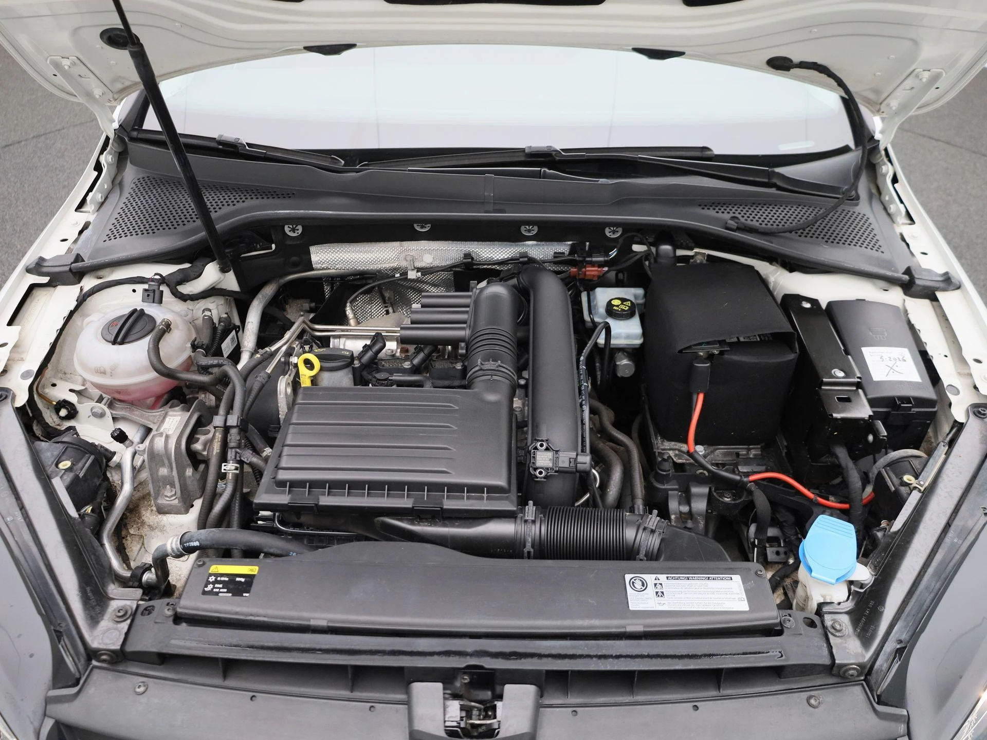 Volkswagen-Golf-image-33
