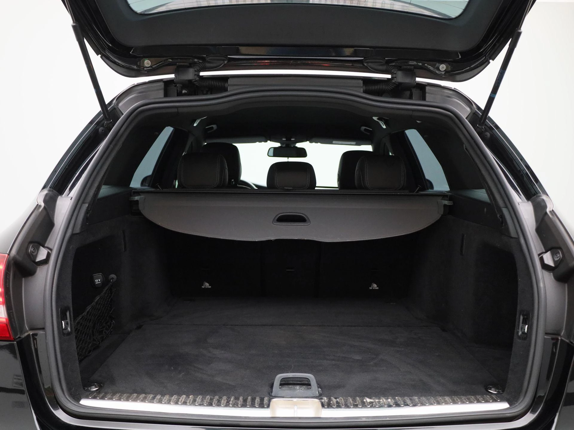 Mercedes-Benz-C-Klasse-image-13
