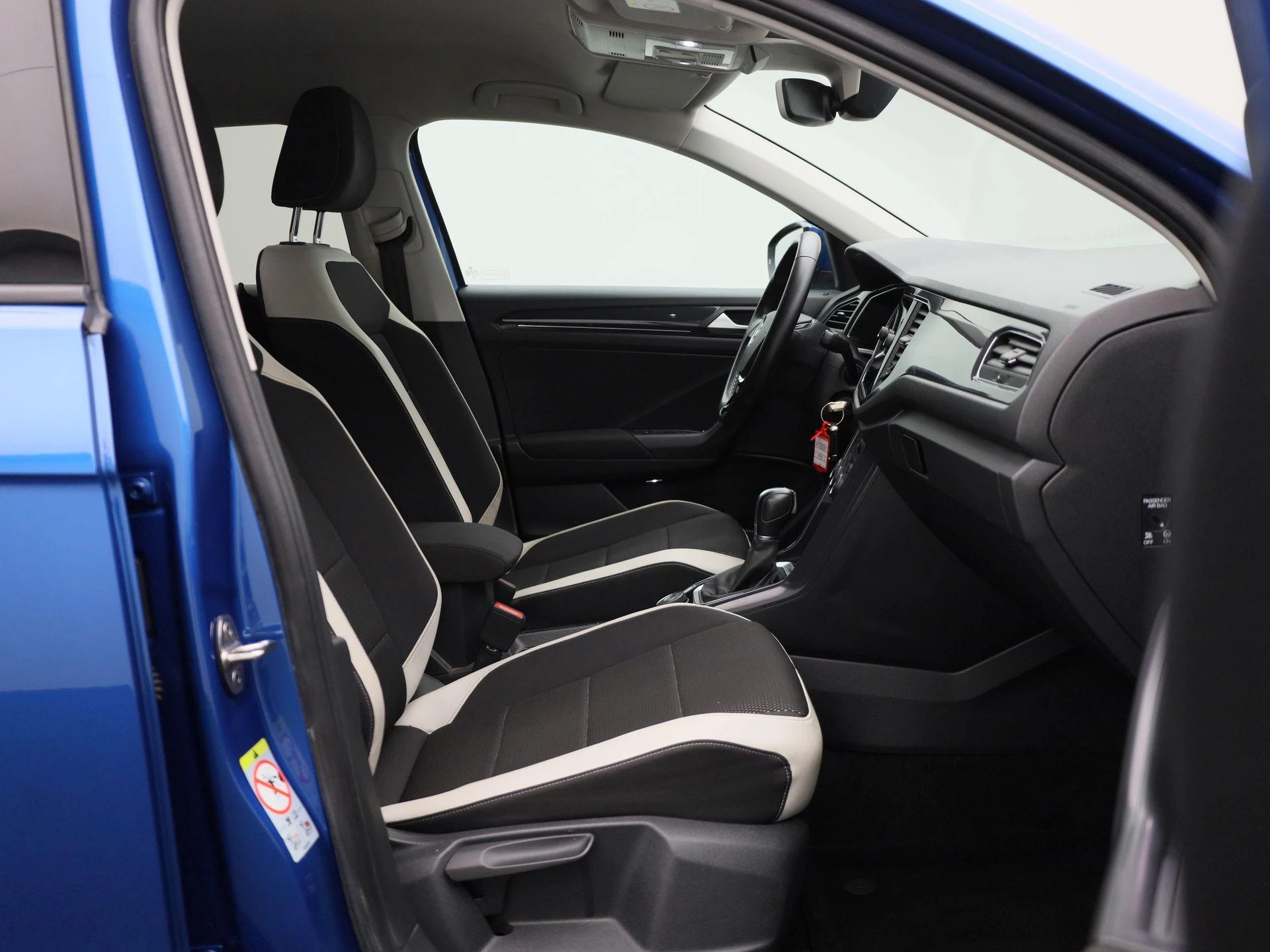 Volkswagen-T-Roc-image-14