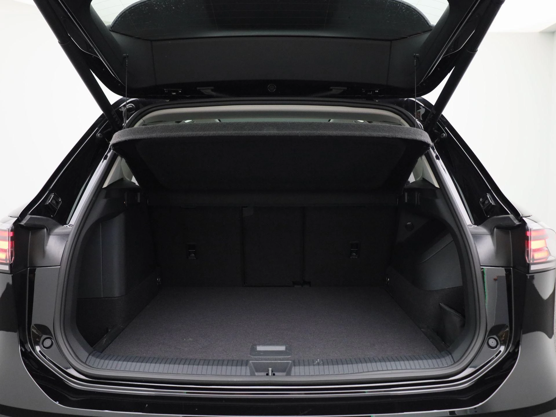 Volkswagen-Tiguan-image-13