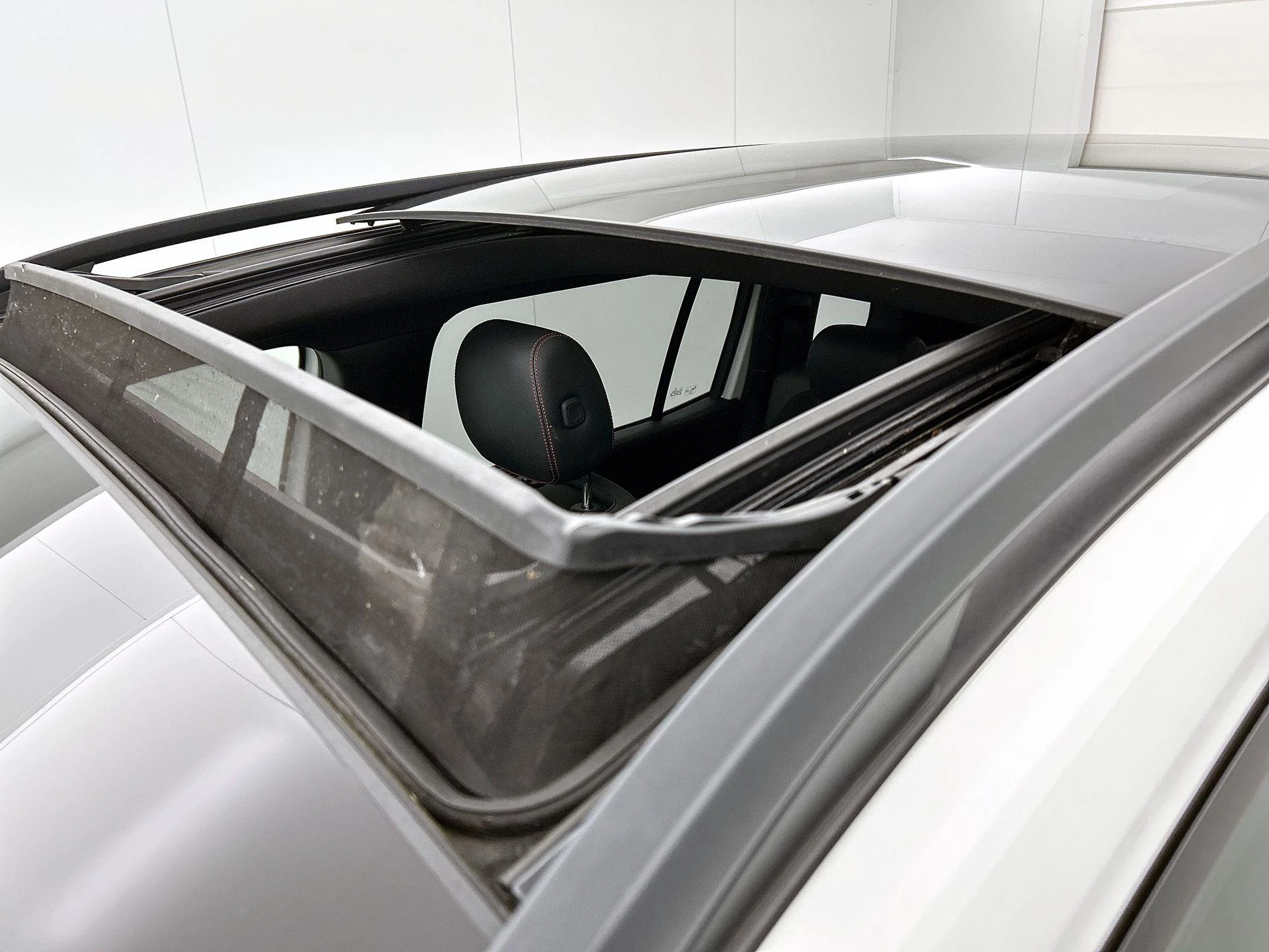 Mercedes-Benz-GLB-image-44