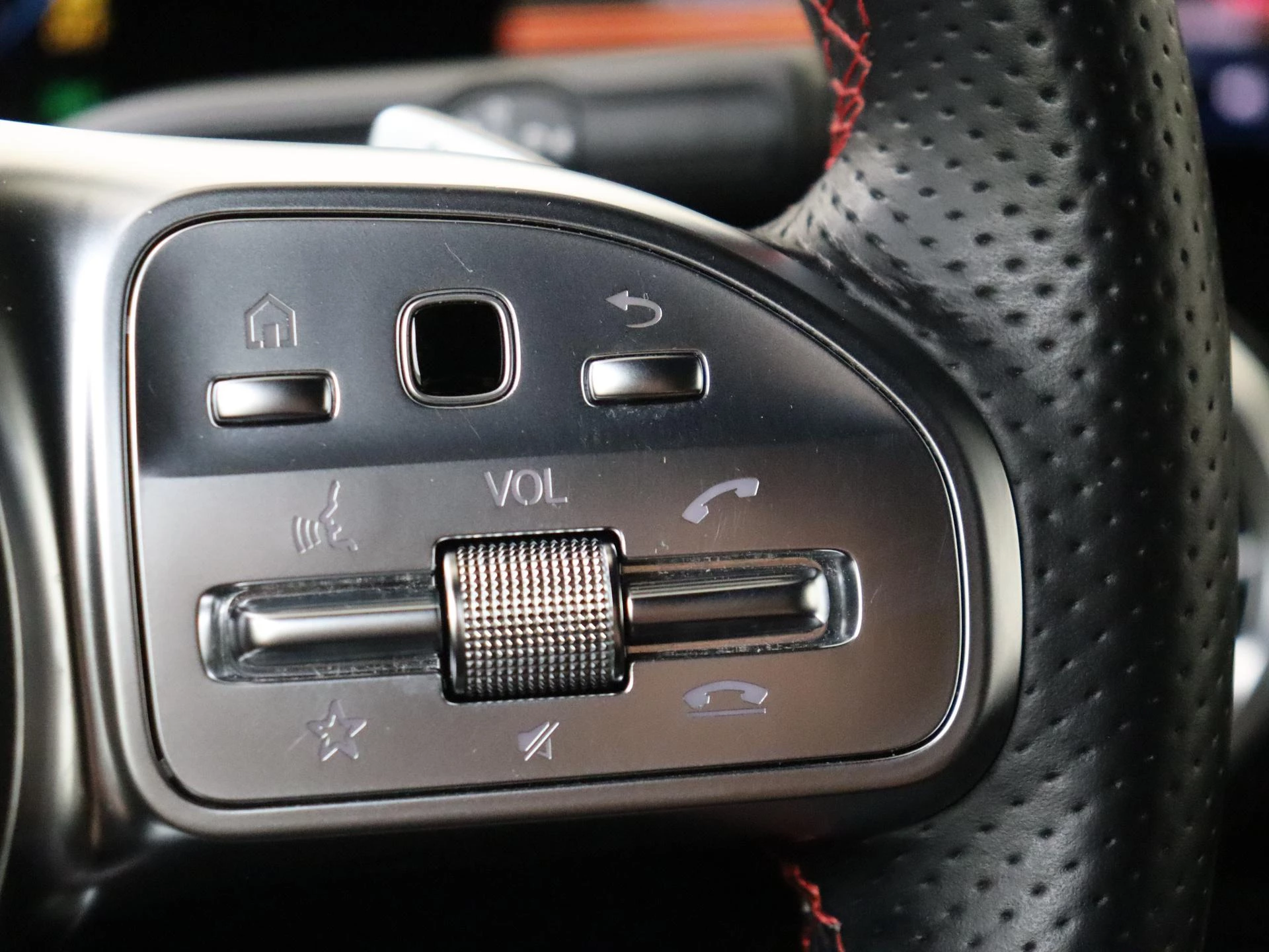 Mercedes-Benz-EQB-image-14