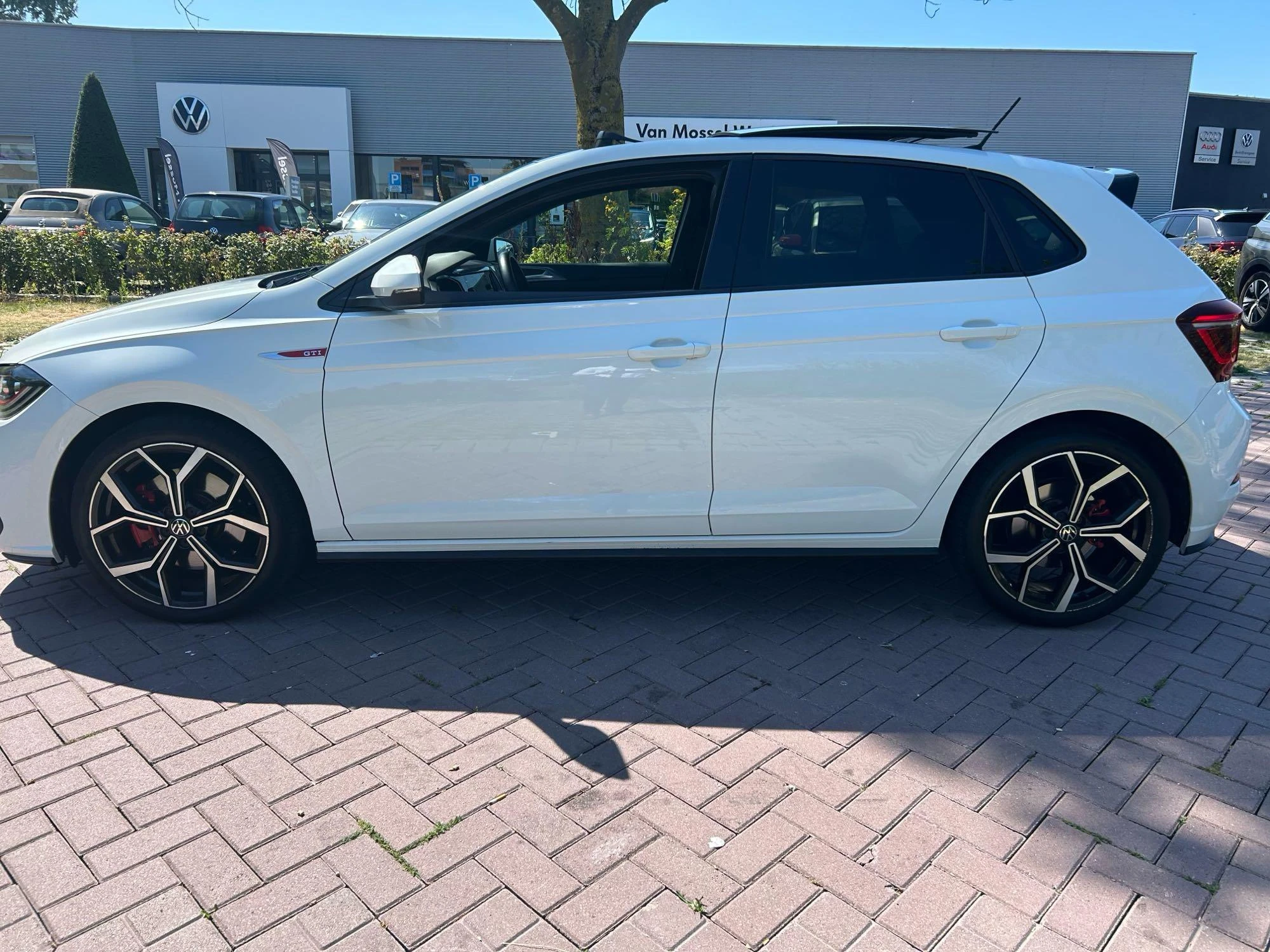 Volkswagen-Polo-image-1