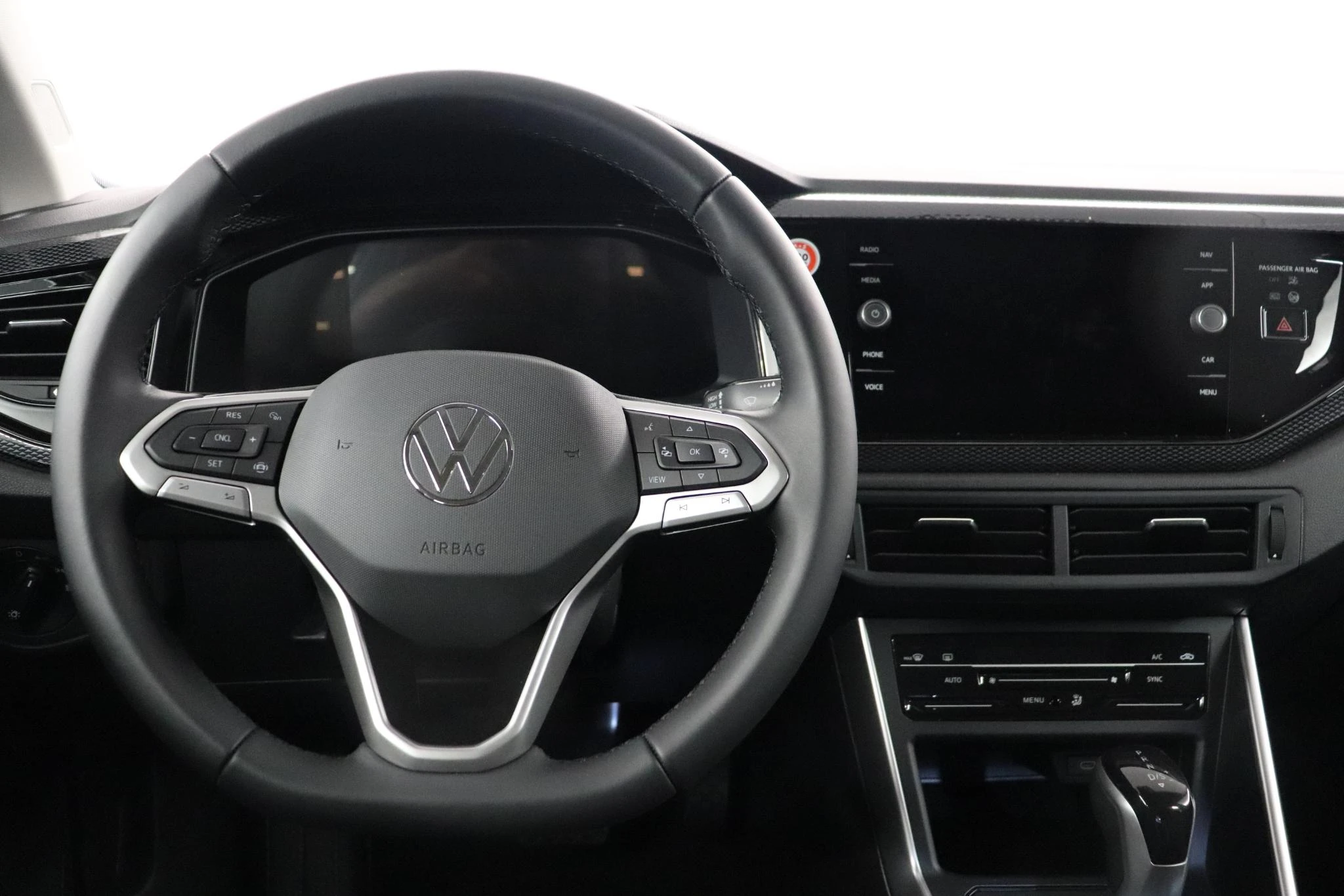 Volkswagen-Polo-image-9