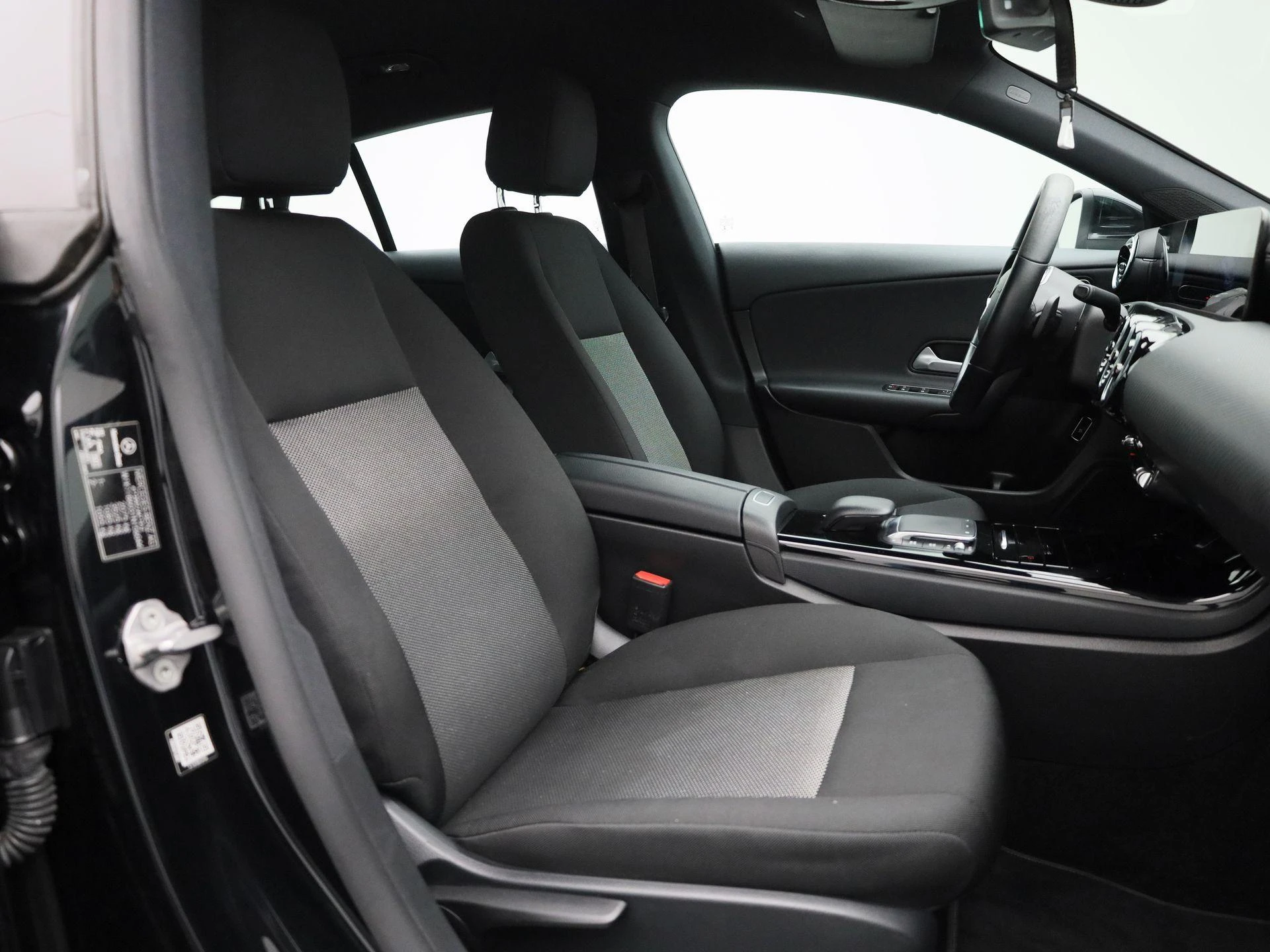 Mercedes-Benz-CLA-image-33