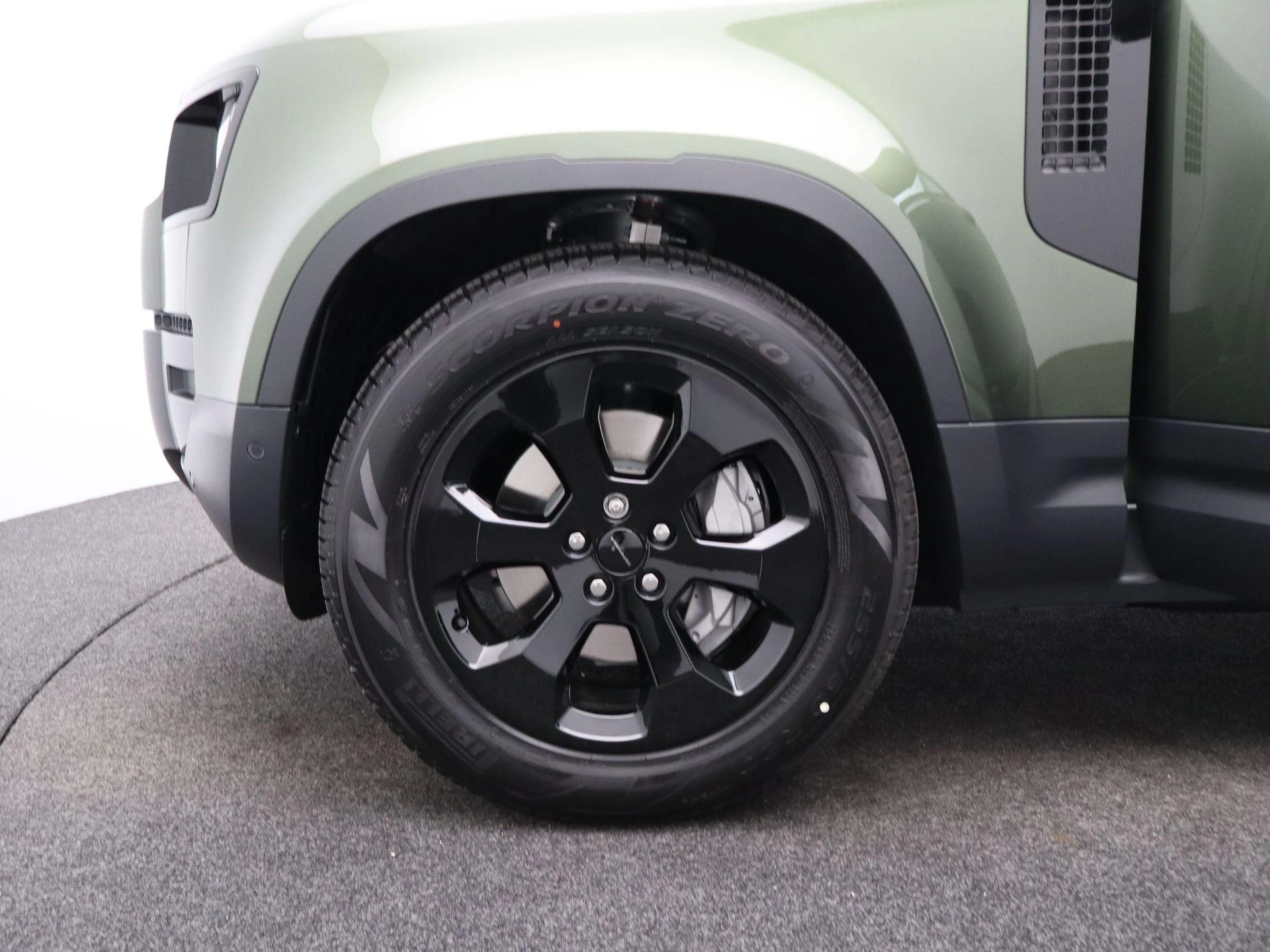 Land Rover-Defender-image-17