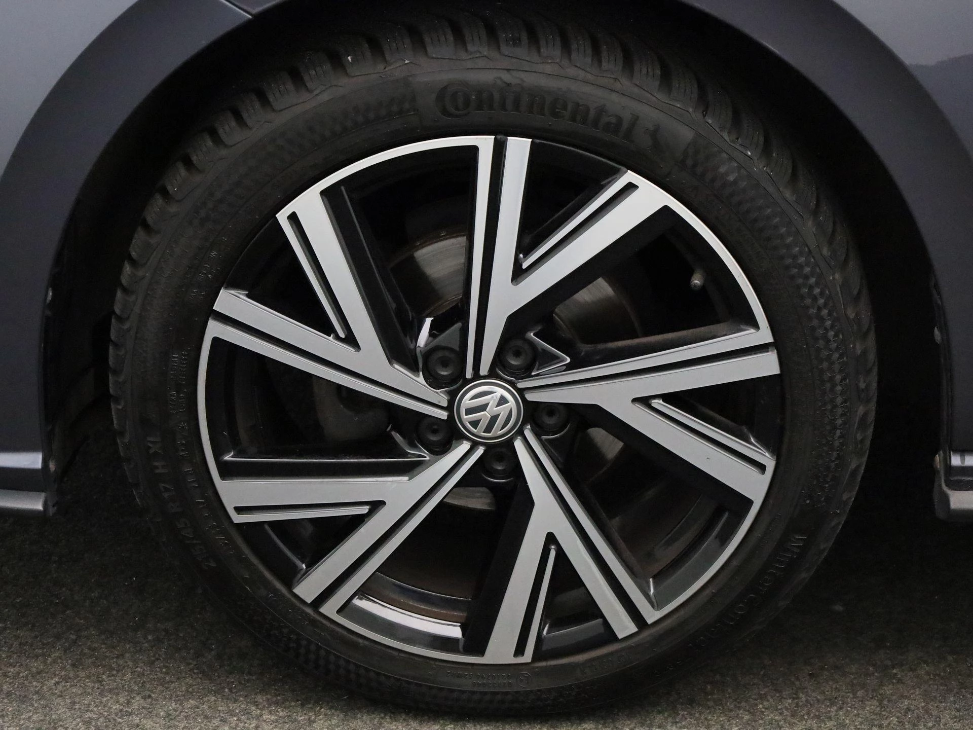 Volkswagen-Polo-image-12