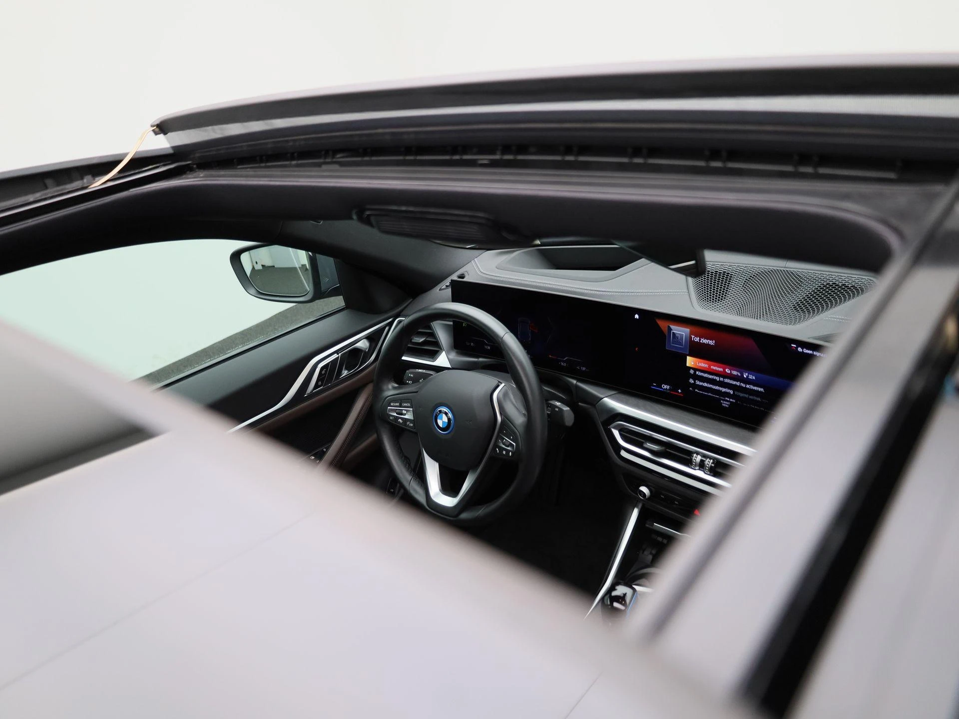 BMW-i4-image-43