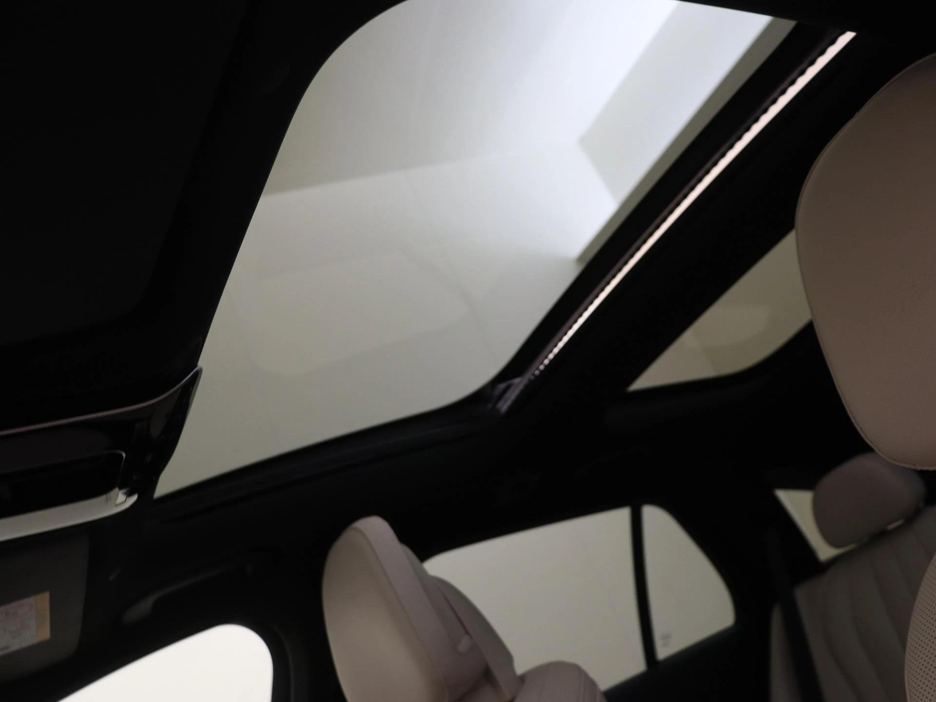 Mercedes-Benz-E-Klasse-image-26
