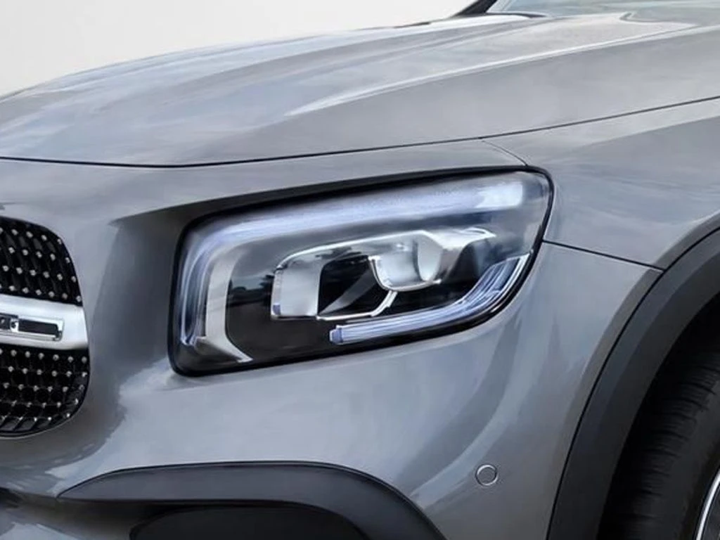 Mercedes-Benz-GLB 220 d-image-4