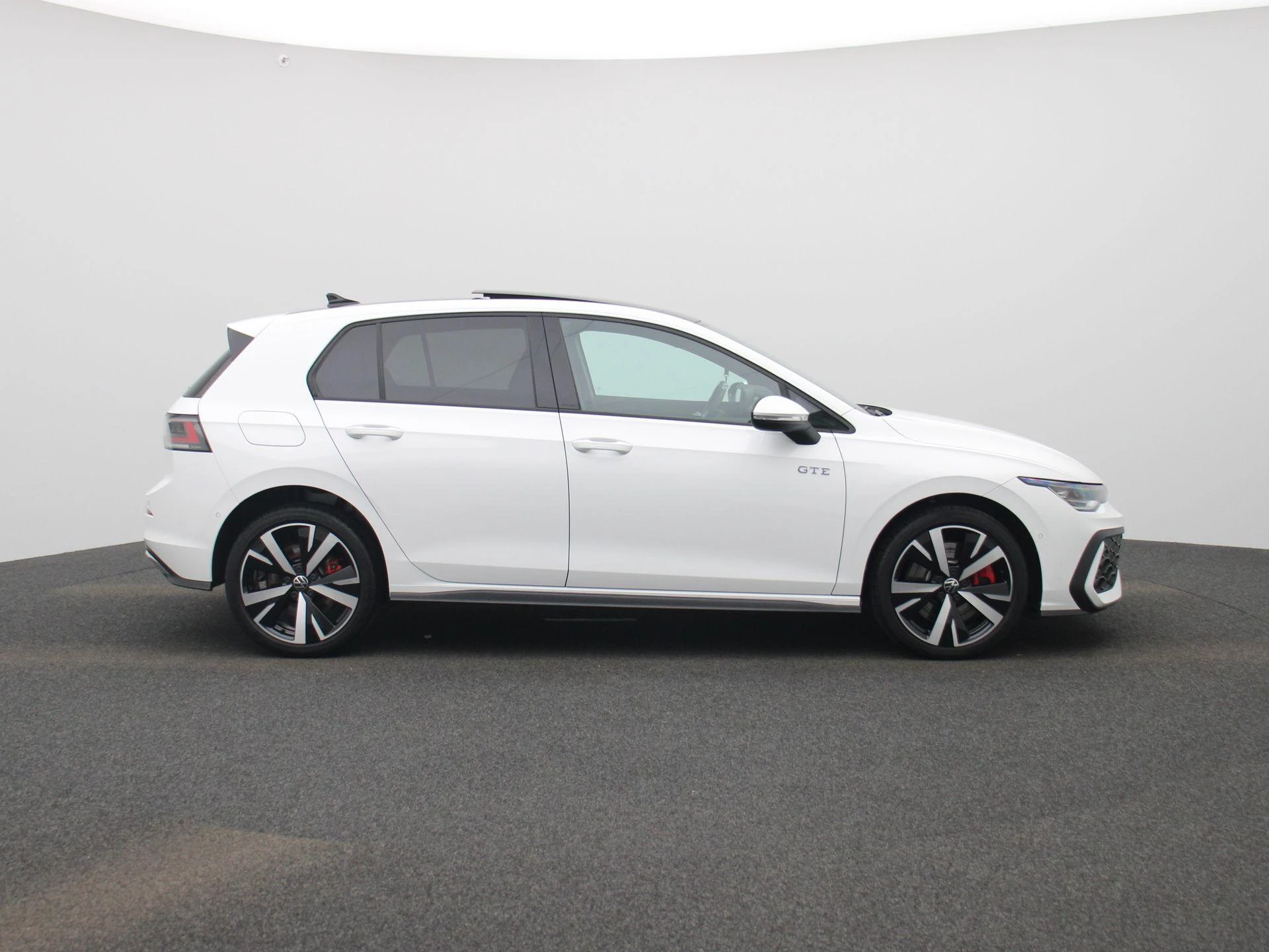 Volkswagen-Golf-image-5