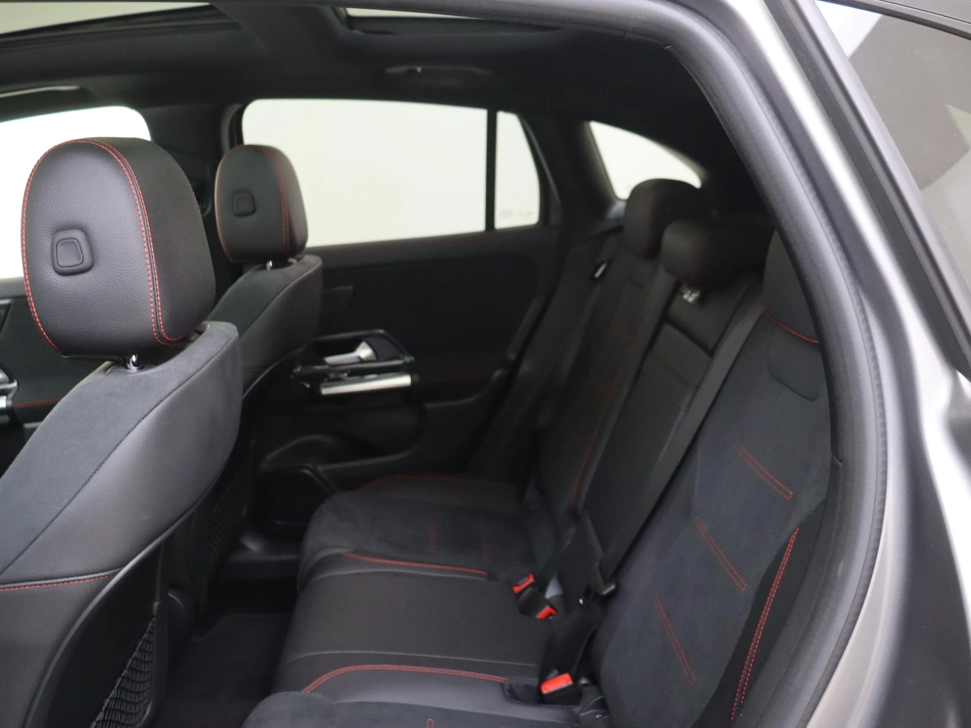 Mercedes-Benz-GLA-image-15