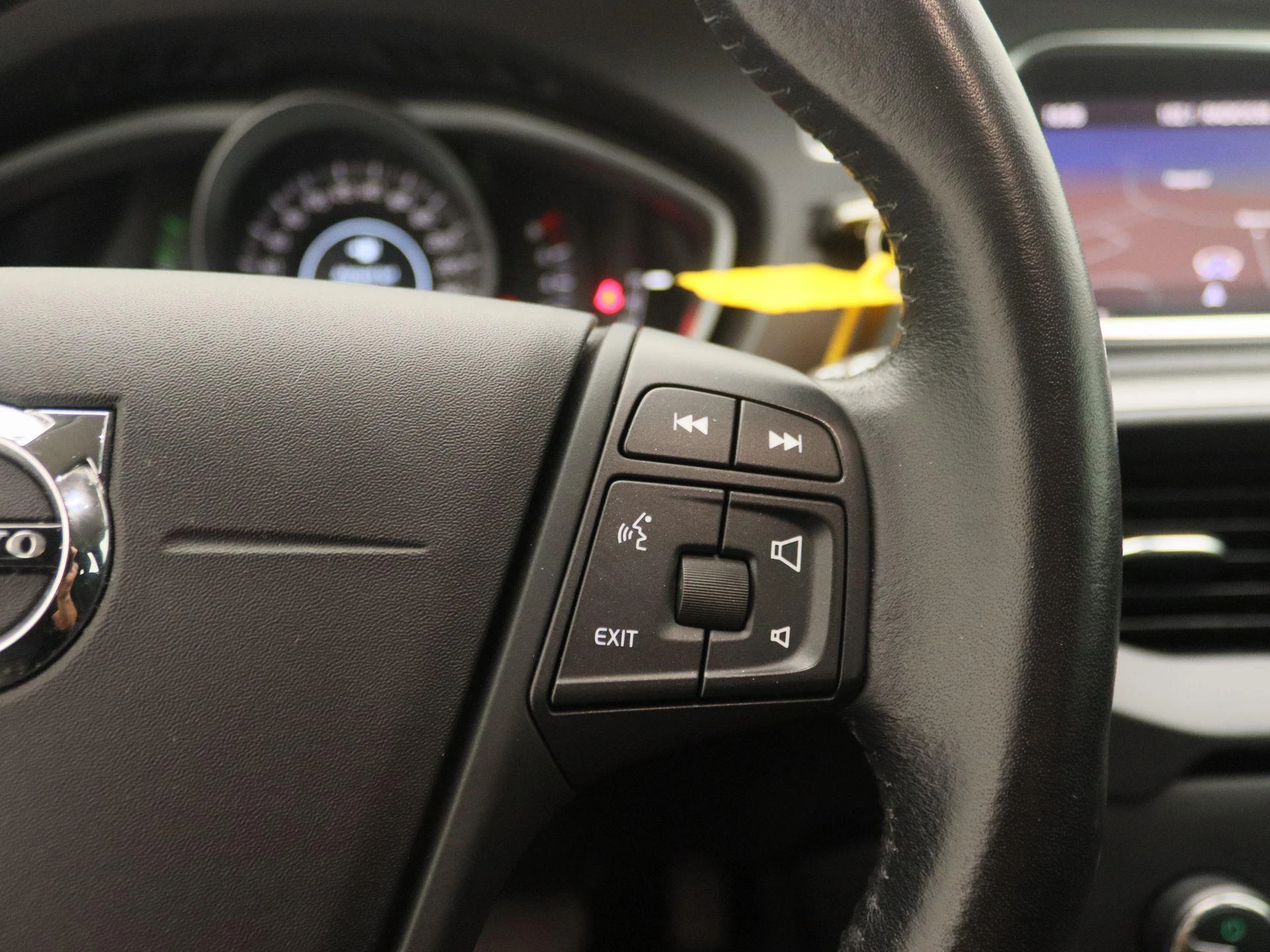Volvo-V40-image-16