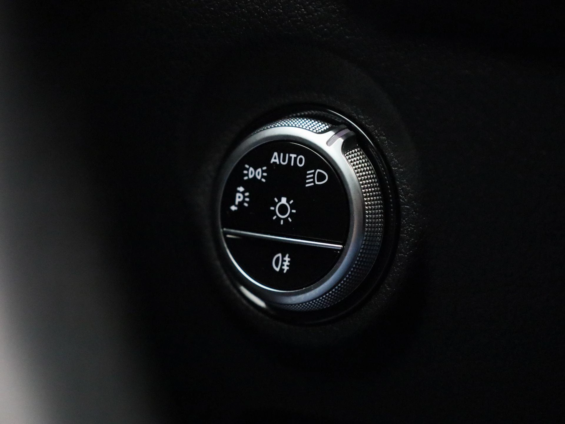 Mercedes-Benz-C-Klasse-image-28