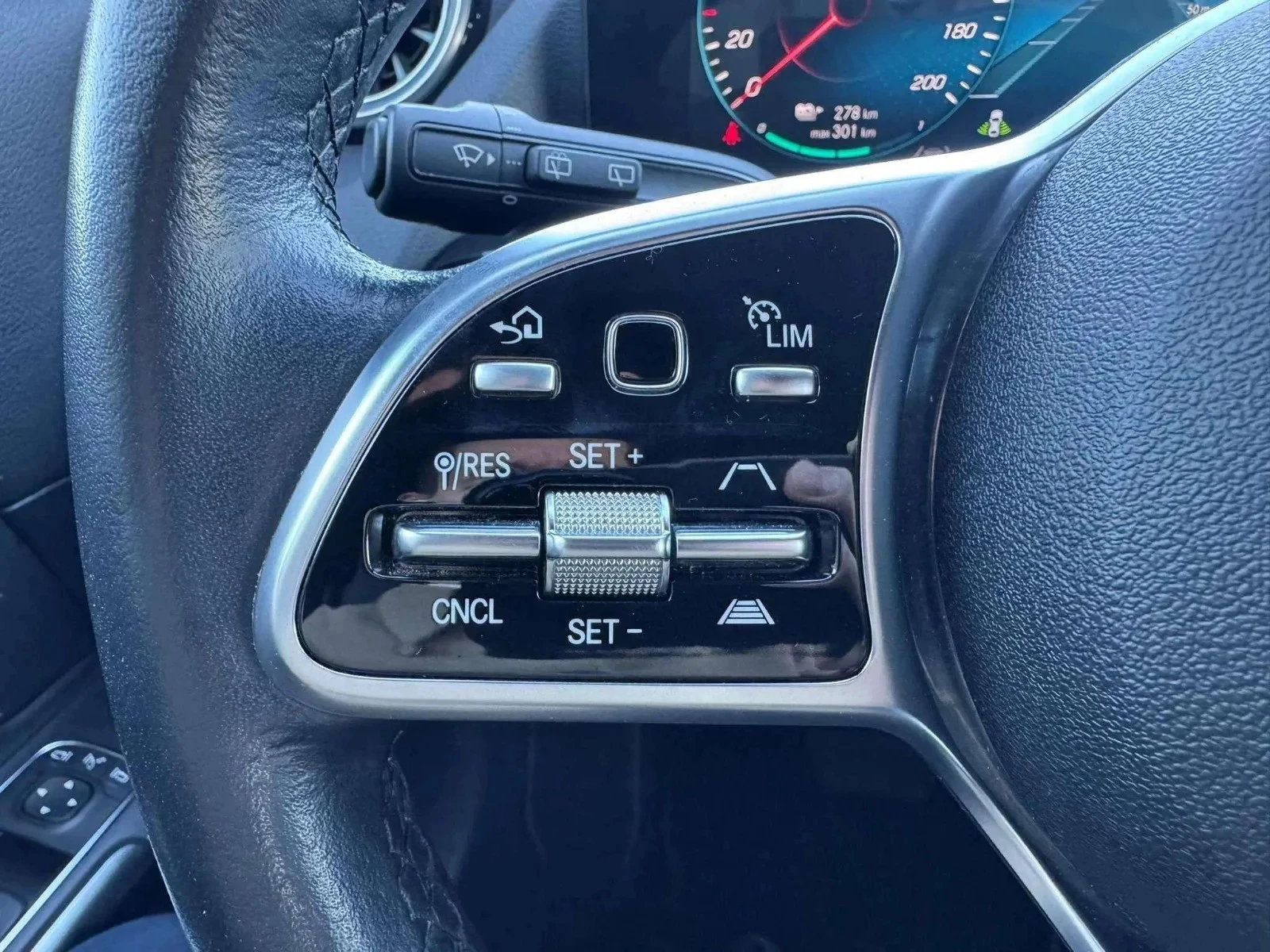 Mercedes-Benz-EQA-image-17