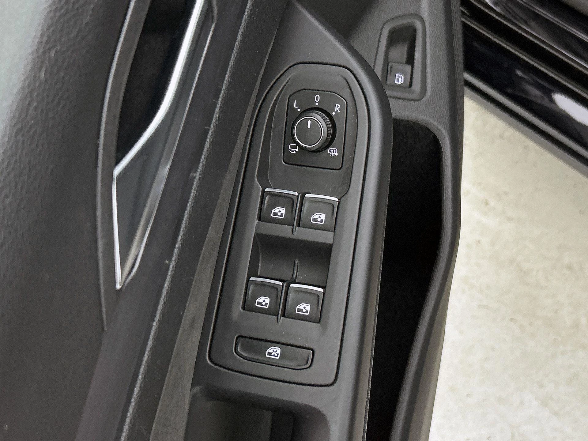 Volkswagen-Golf-image-14