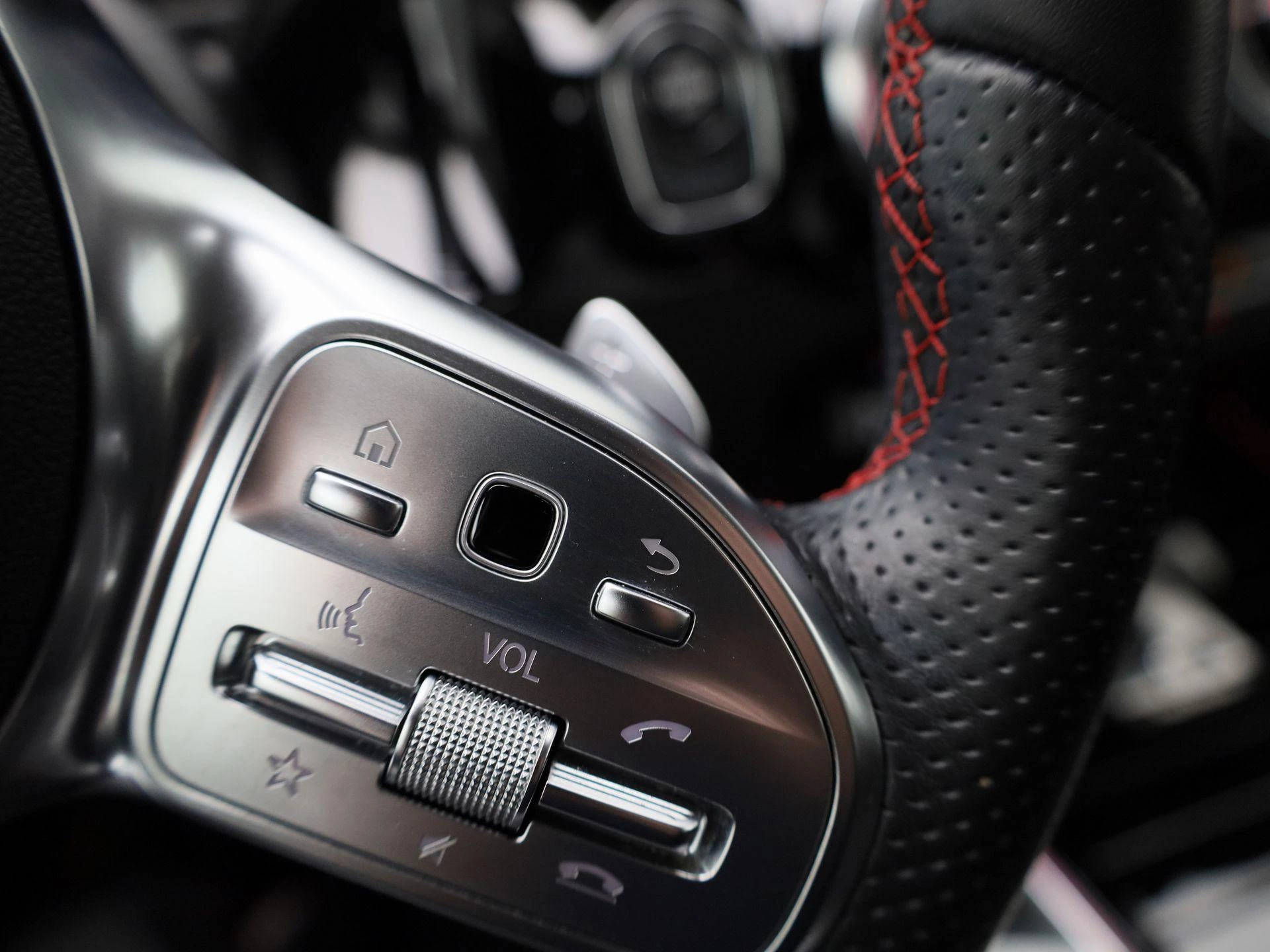 Mercedes-Benz GLA 250 e AMG Line + CARPLAY + MULTIBEAM + NIGHTPAKKET +