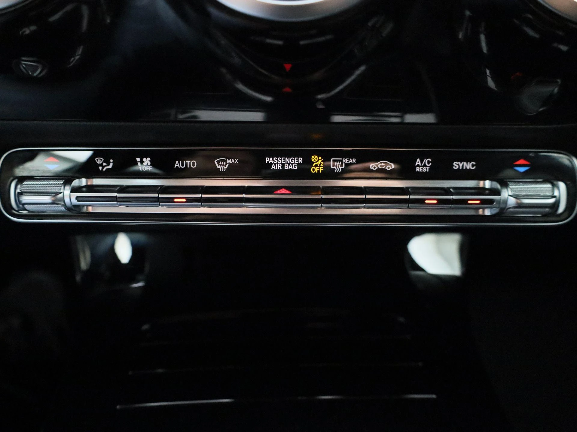 Mercedes-Benz-CLA-image-19