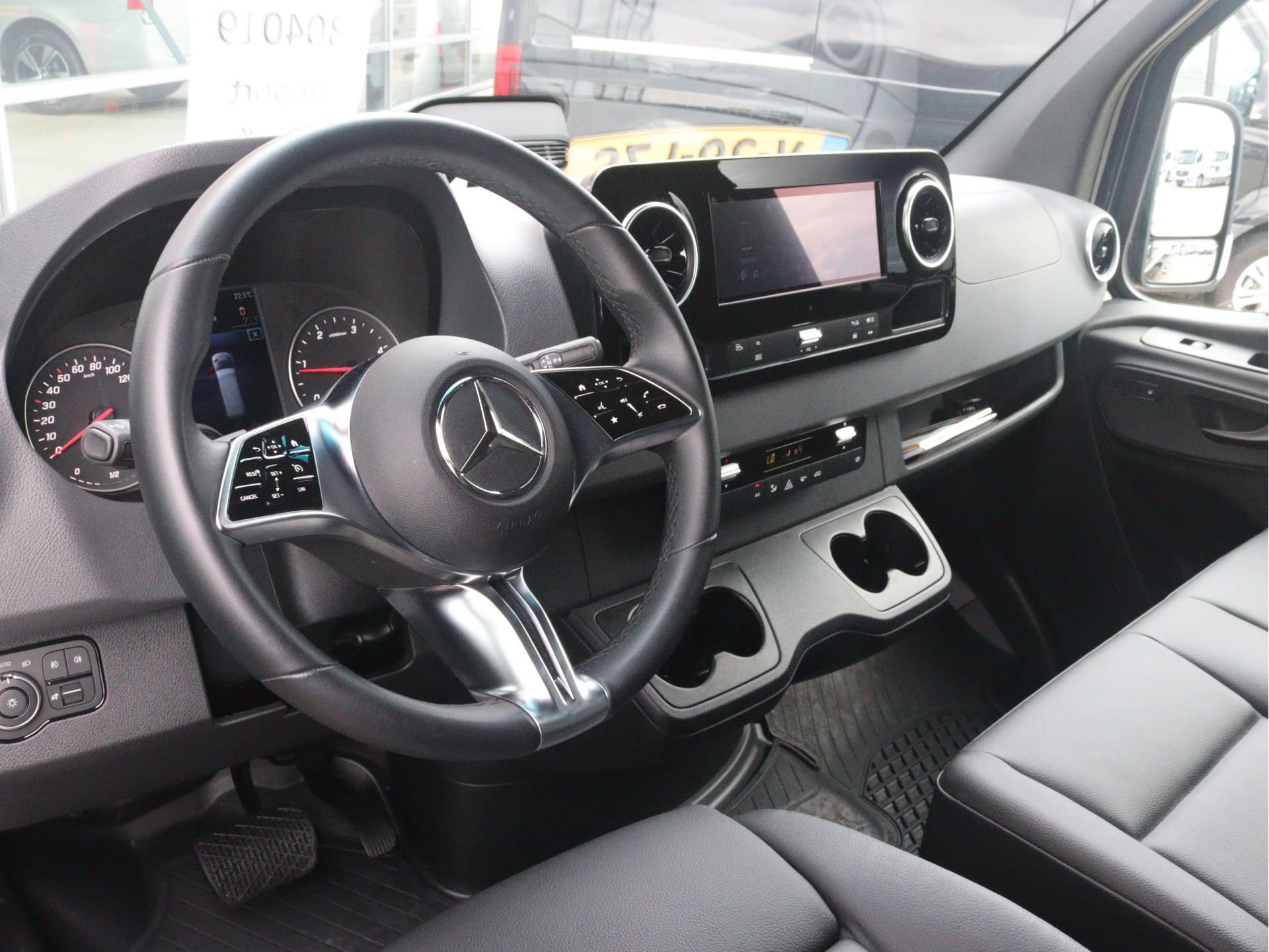 Mercedes-Benz-Sprinter-image-3