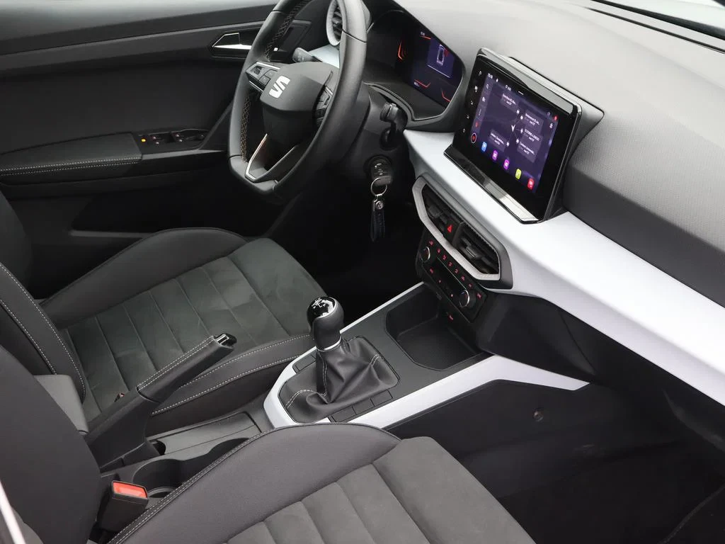 SEAT-Arona-image-2