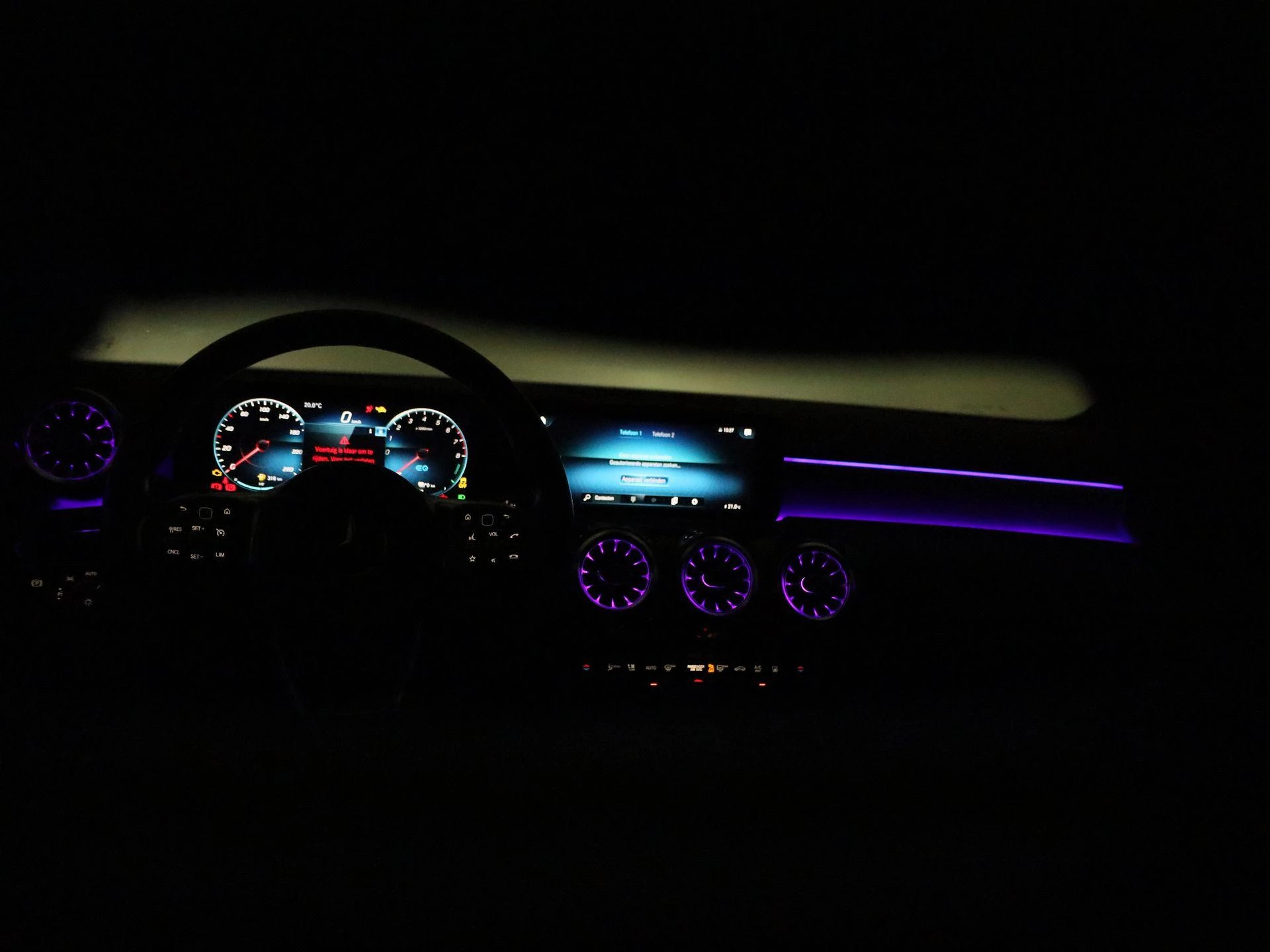 Mercedes-Benz-CLA-image-37