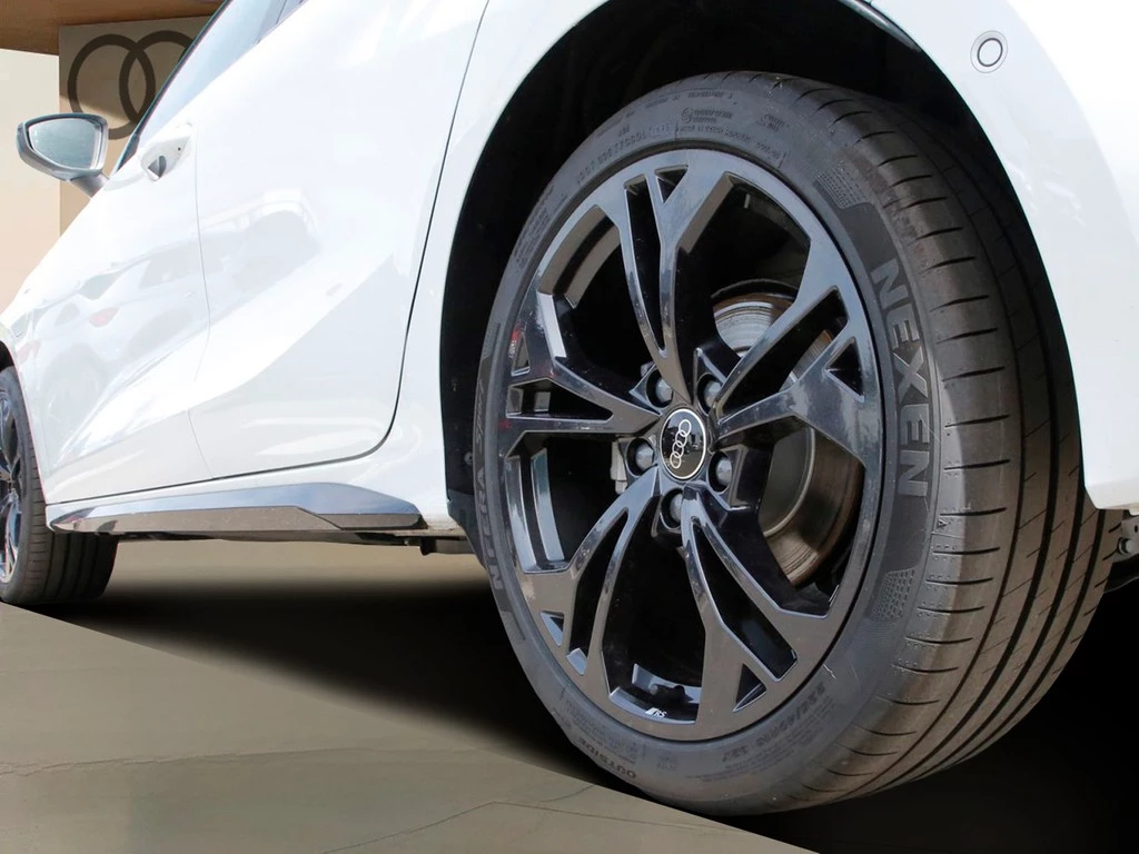 Audi A3 Sportback 40 TFSI e S line 18"|PANO|SHZ|RFK|