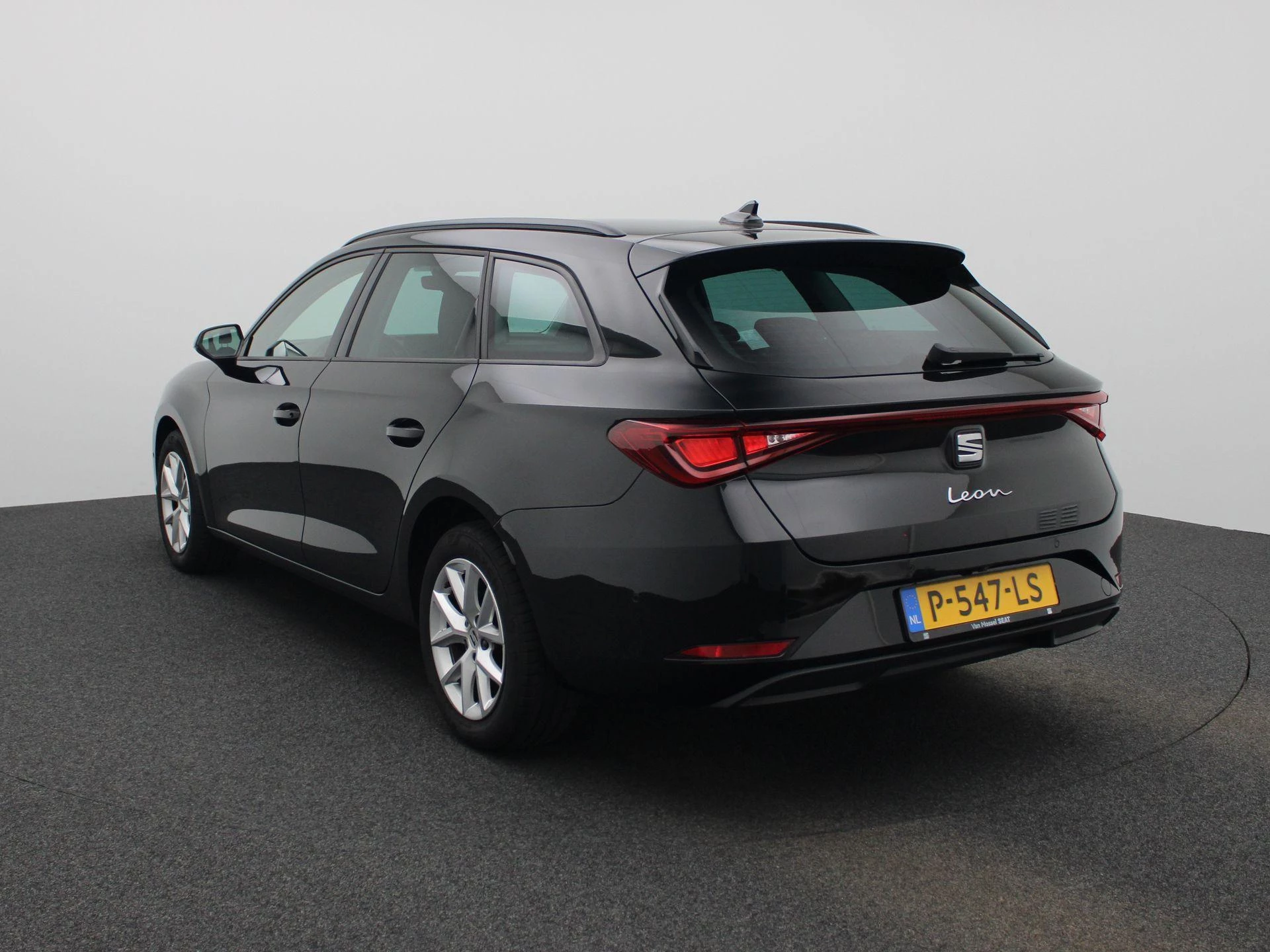 SEAT-Leon-image-1