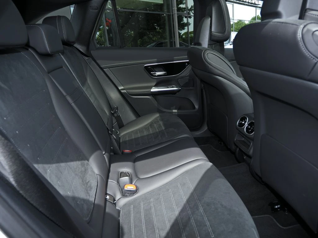 Mercedes-Benz-GLC 220 d-image-14