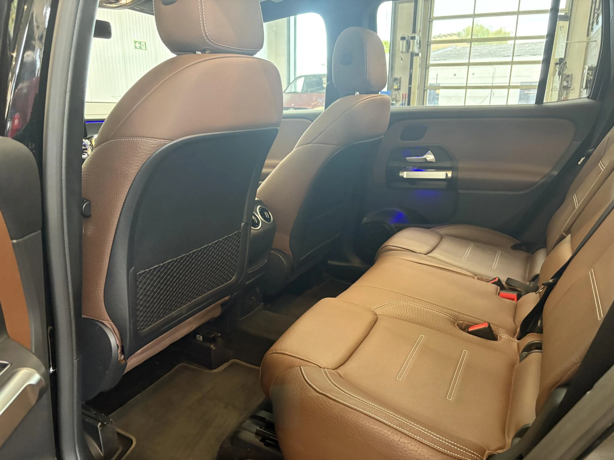 Mercedes-Benz-GLB-image-16