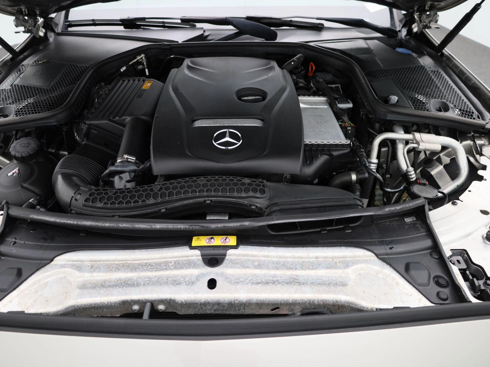 Mercedes-Benz-C-Klasse-image-32