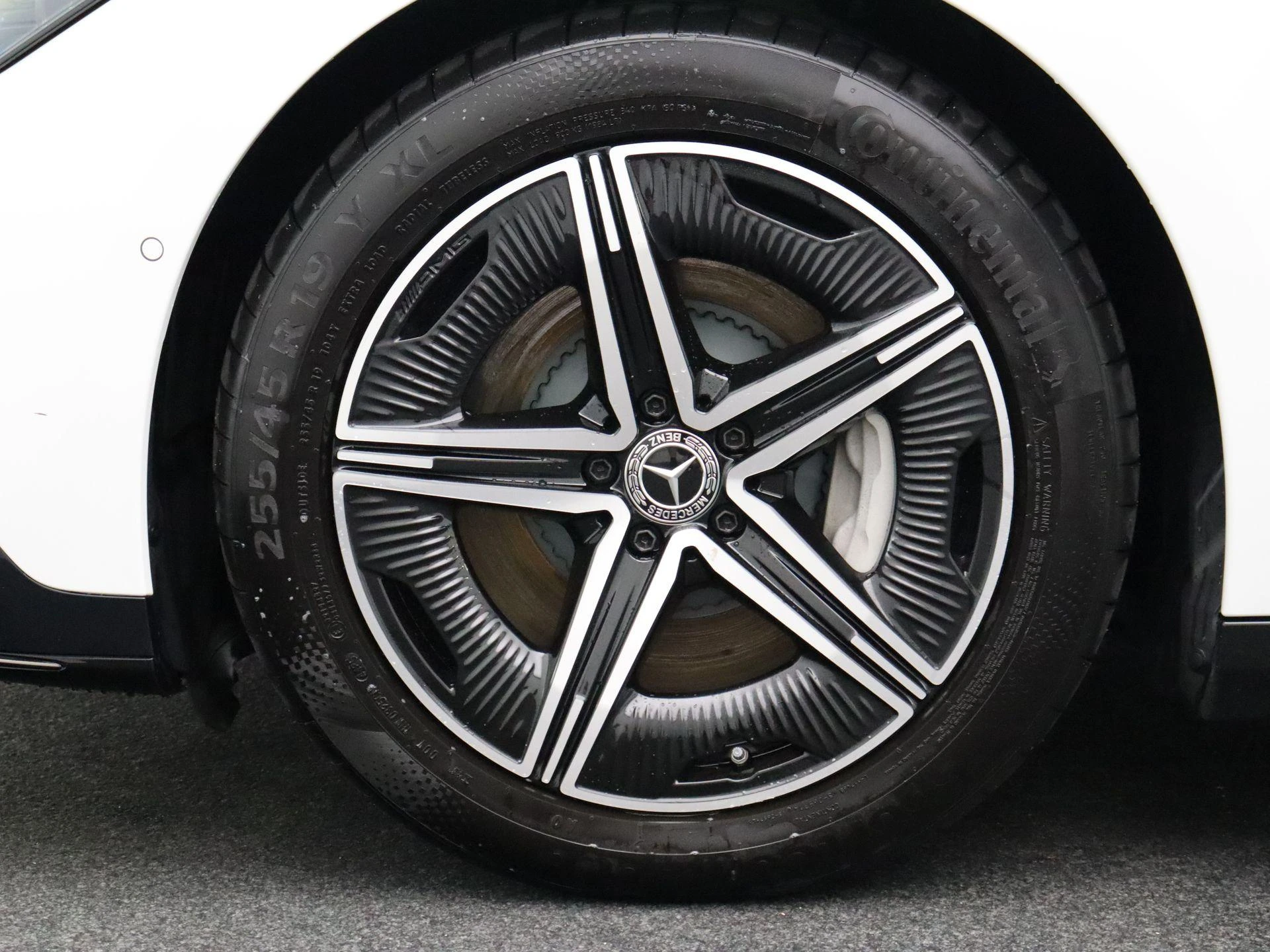 Mercedes-Benz-EQE-image-6