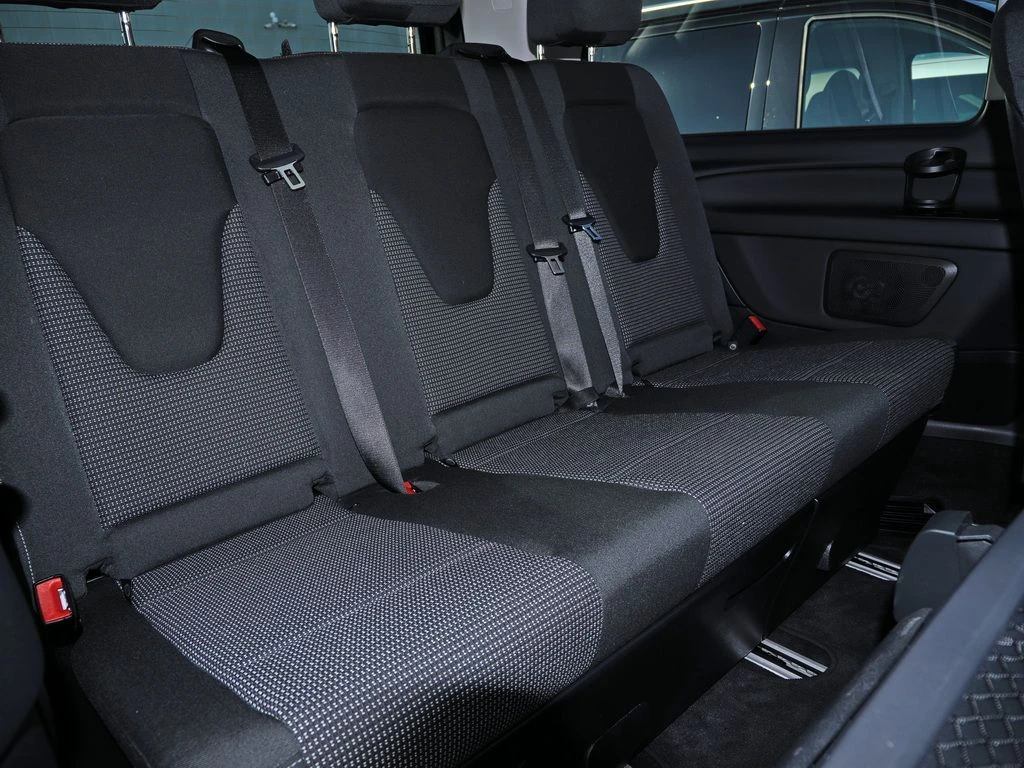 Mercedes-Benz-V-Klasse 220-image-12