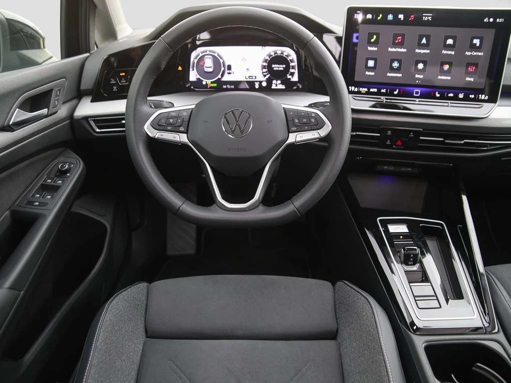 Volkswagen Golf VIII 1.5 eTSI DSG Style AHK/Navi/RFK