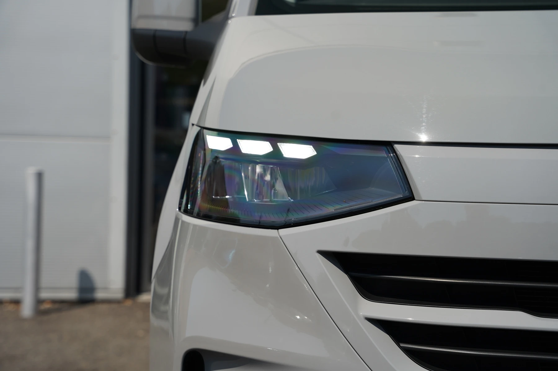 Volkswagen-Transporter-image-18