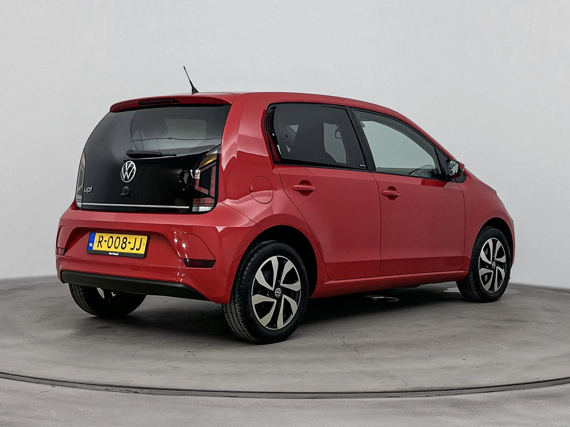 Volkswagen-up!-image-3