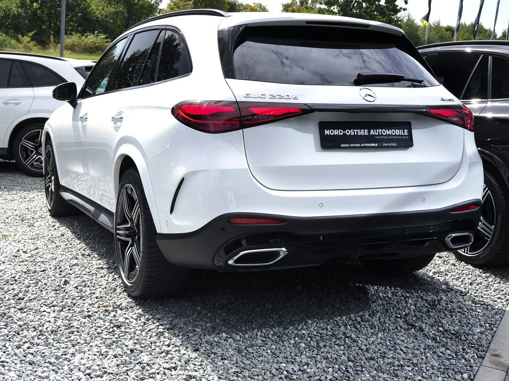 Mercedes-Benz-GLC 220 d-image-4