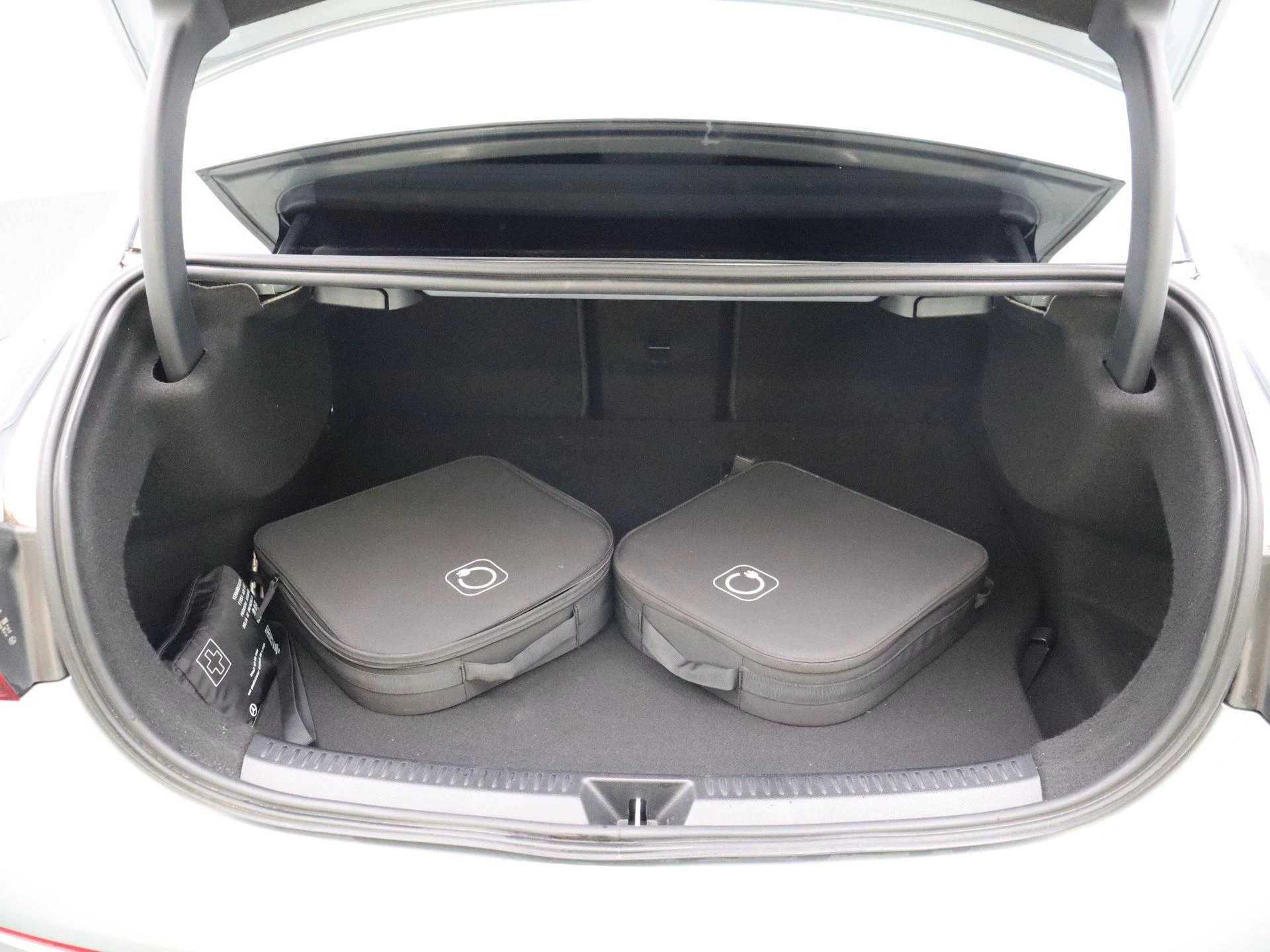 Mercedes-Benz A-Klasse 250 e AMG Line Limousine + TREKHAAK + CARPLAY + NIGHTPAKKET +