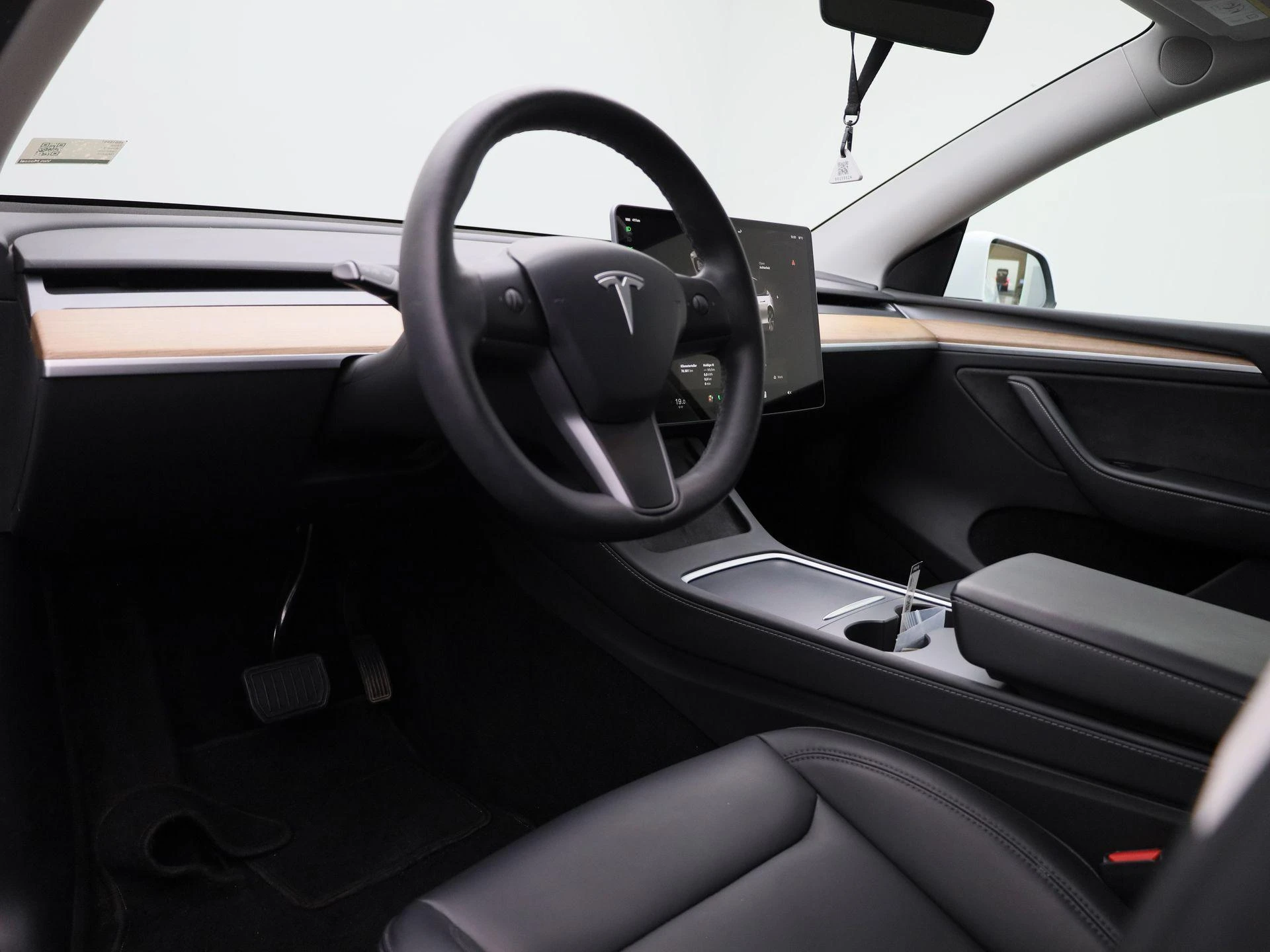 Tesla-Model Y-image-32
