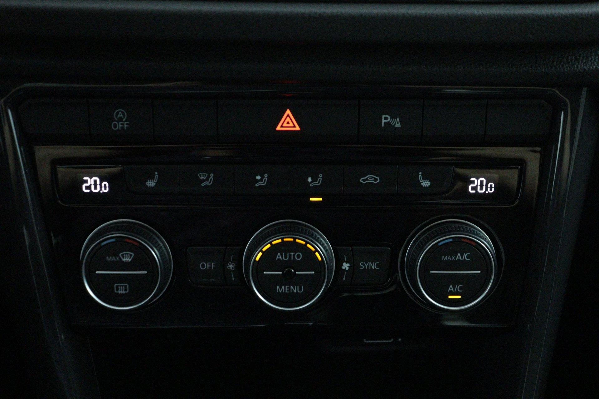 Volkswagen-T-Roc-image-6
