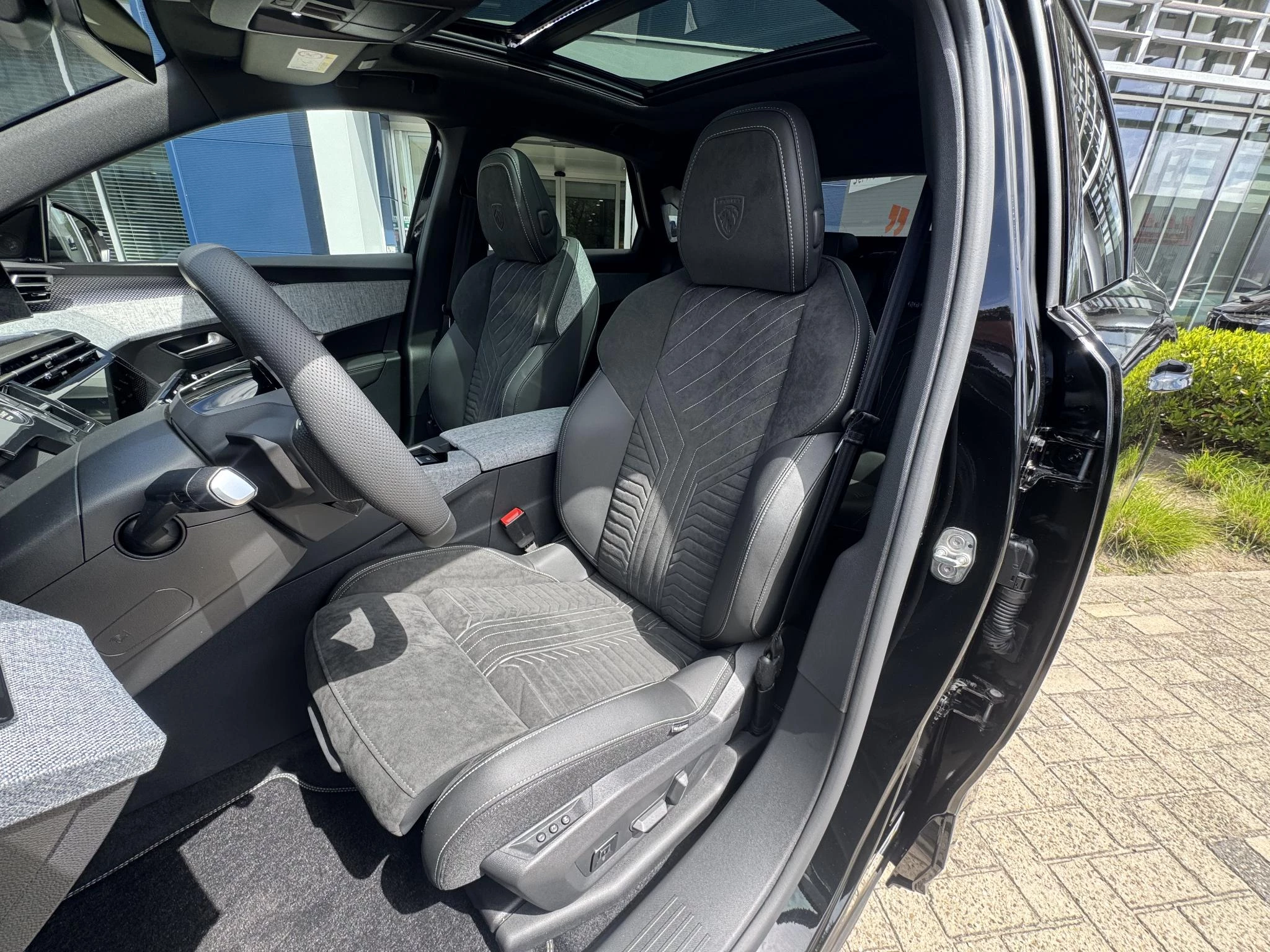 Peugeot e-3008 GT Long Range 230 97 kWh