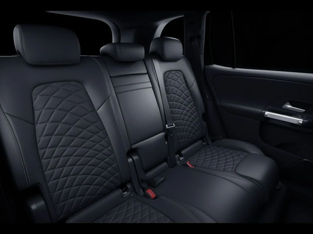 Mercedes-Benz-GLB 200-image-10