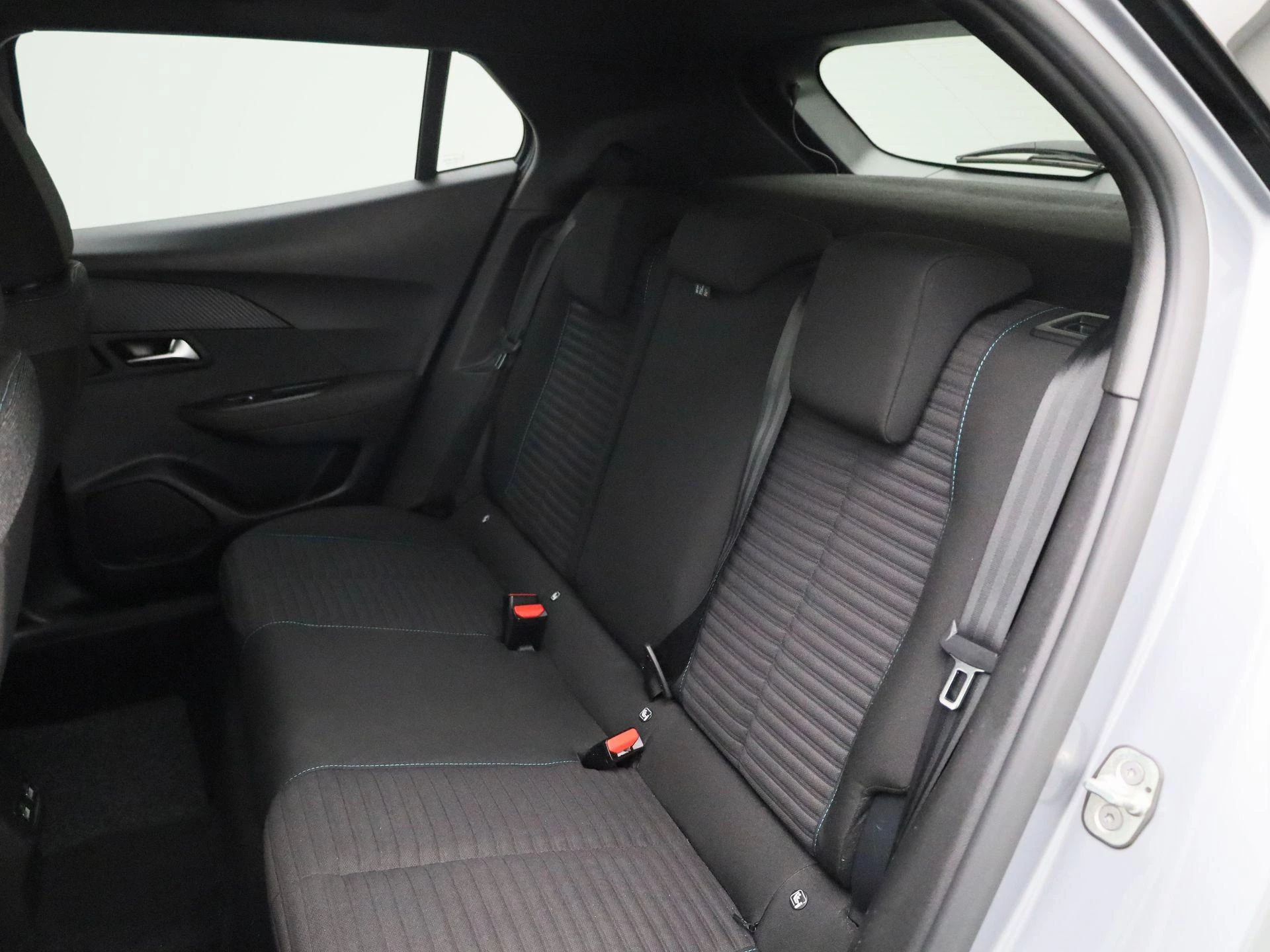 Peugeot-e-2008-image-12