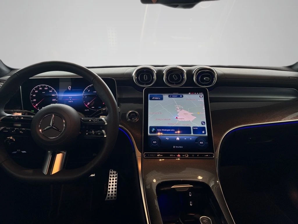 Mercedes-Benz-GLC 300 d-image-11