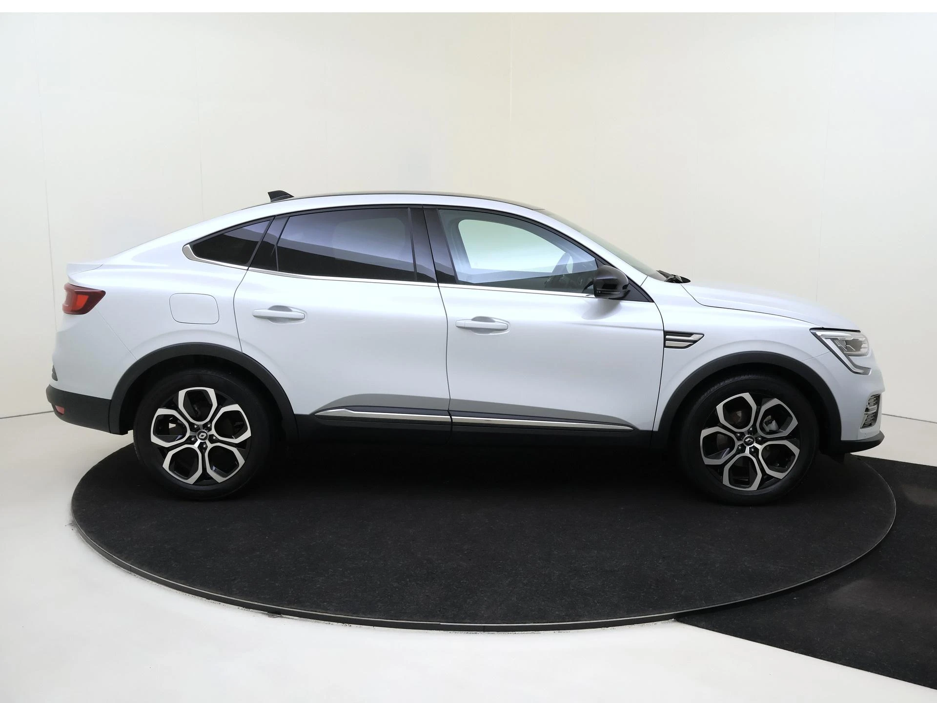 Renault-Arkana-image-8