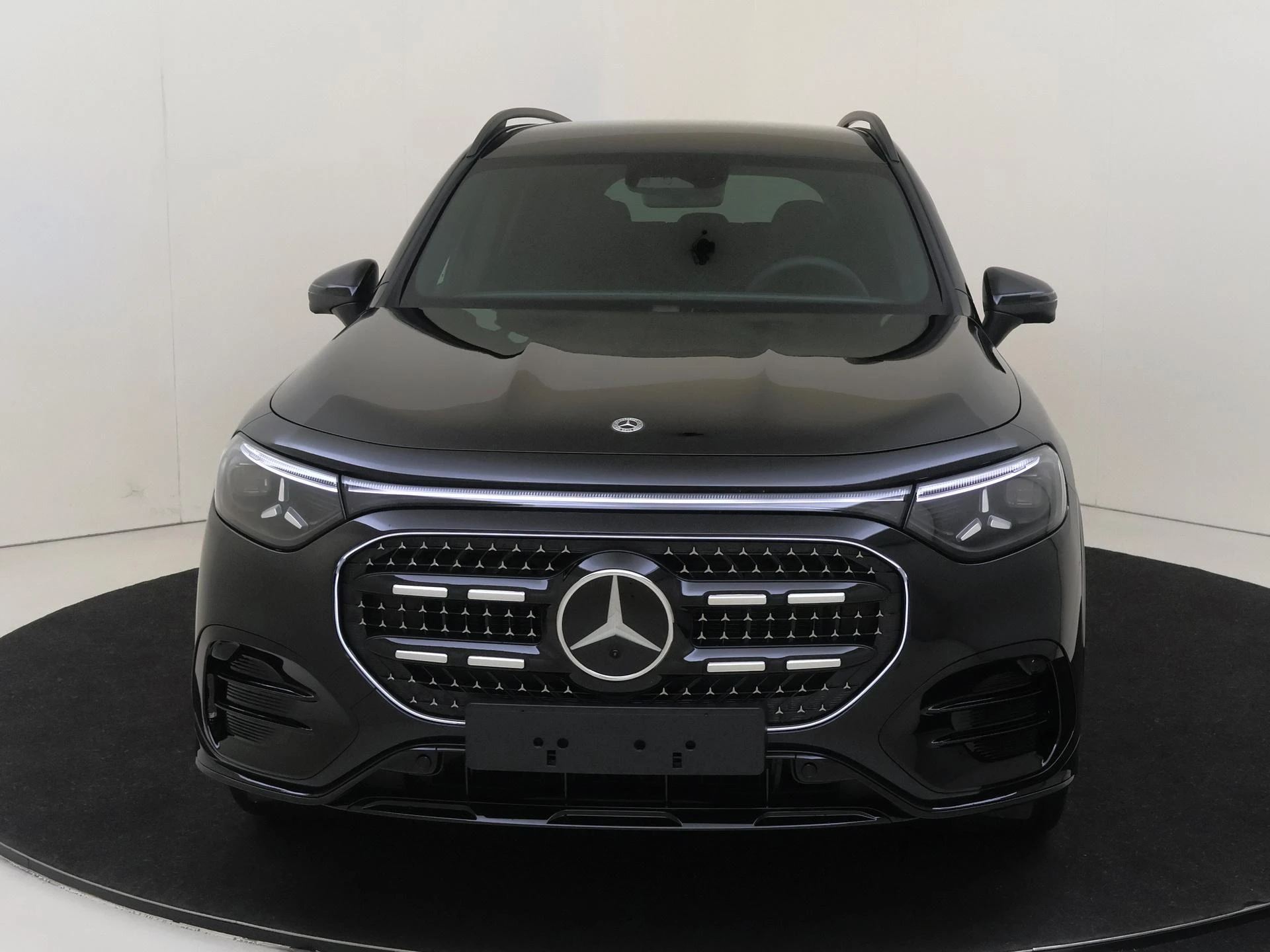 Mercedes-Benz-GLB-image-5