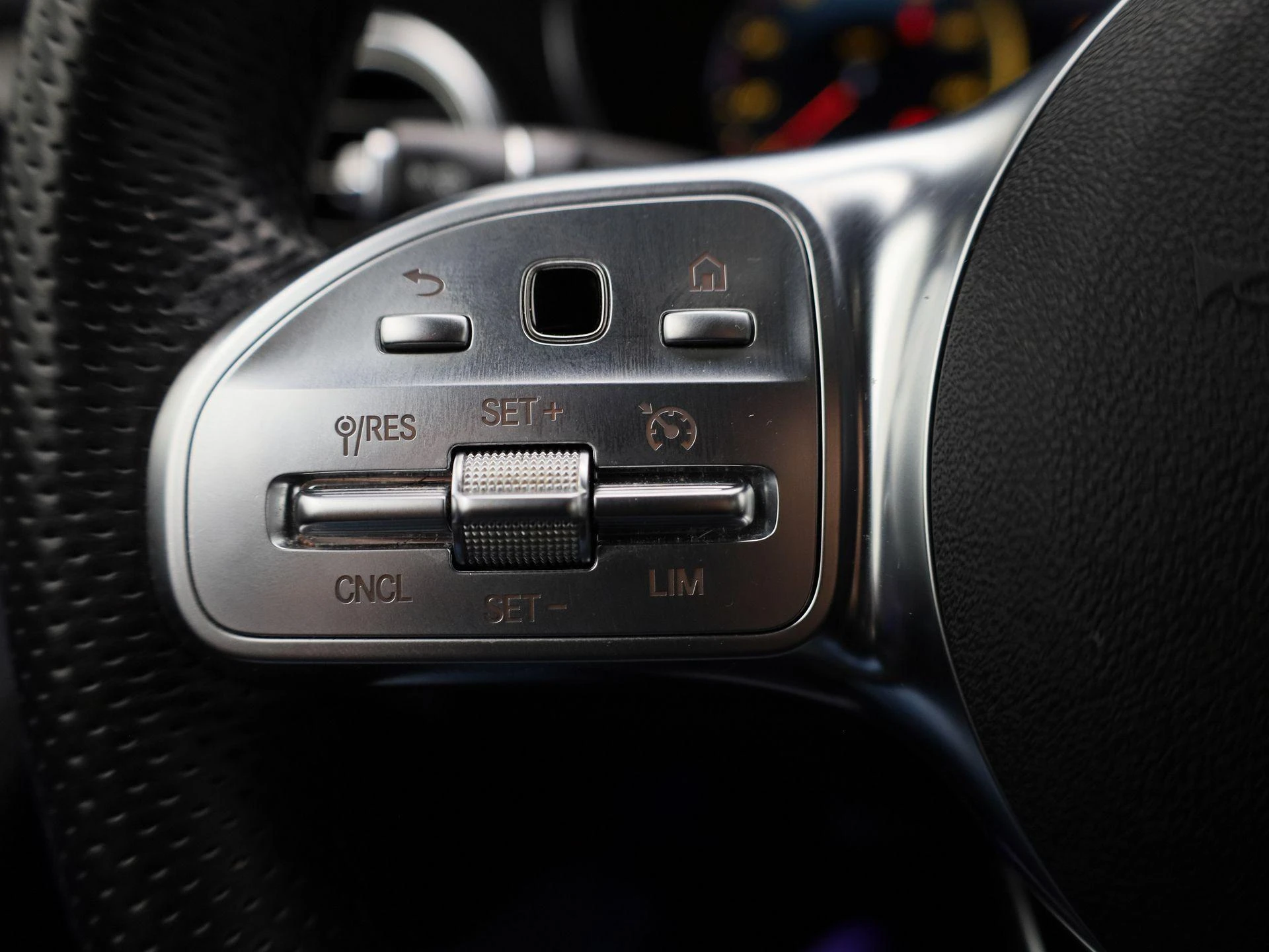Mercedes-Benz-GLC-image-19