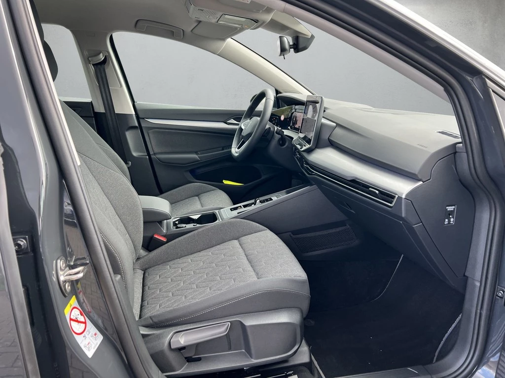 Volkswagen Golf VIII Lim. 1.5 eTSI DSG Life *Kamera*Navi*