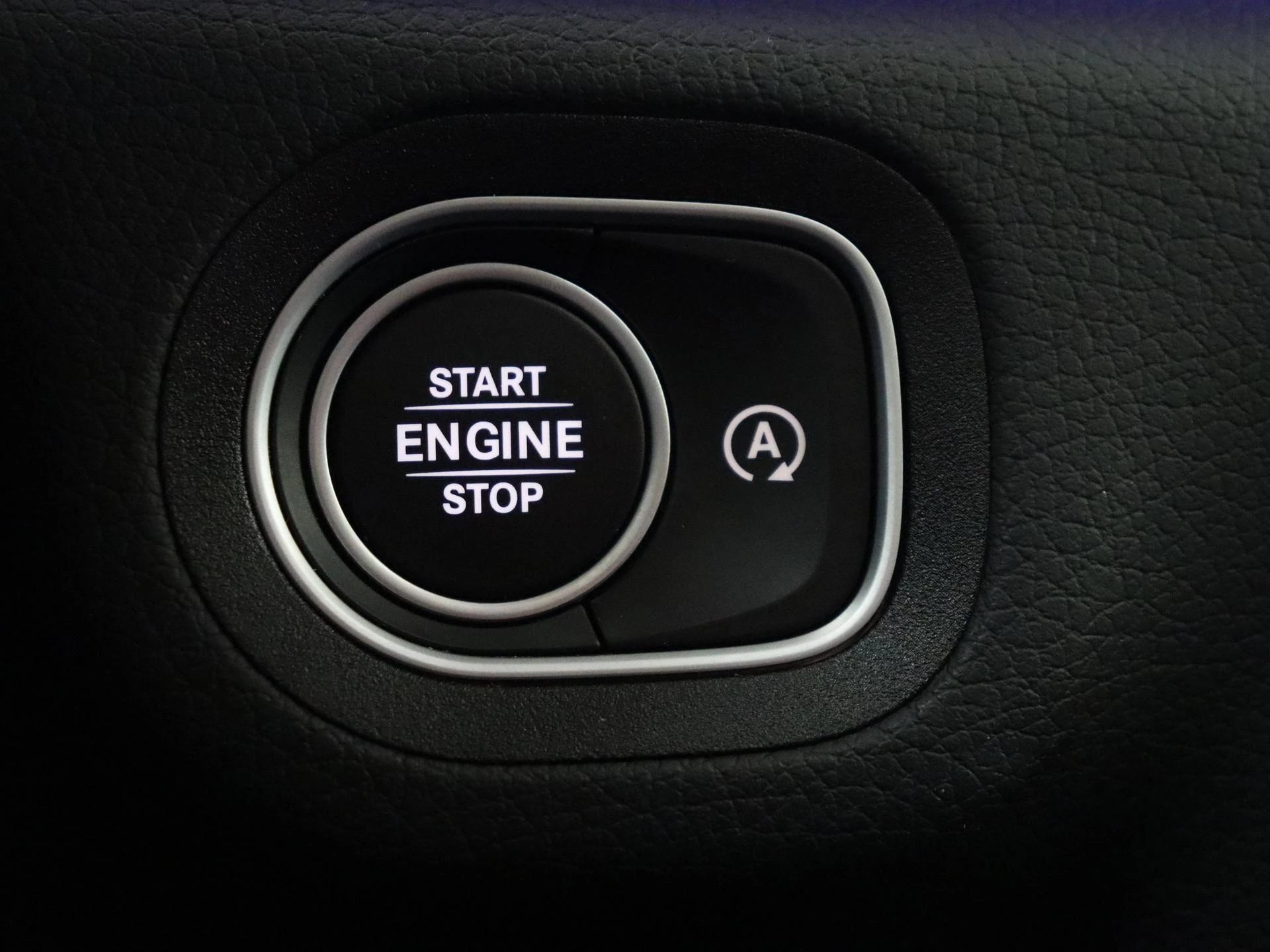 Mercedes-Benz-GLS-image-28