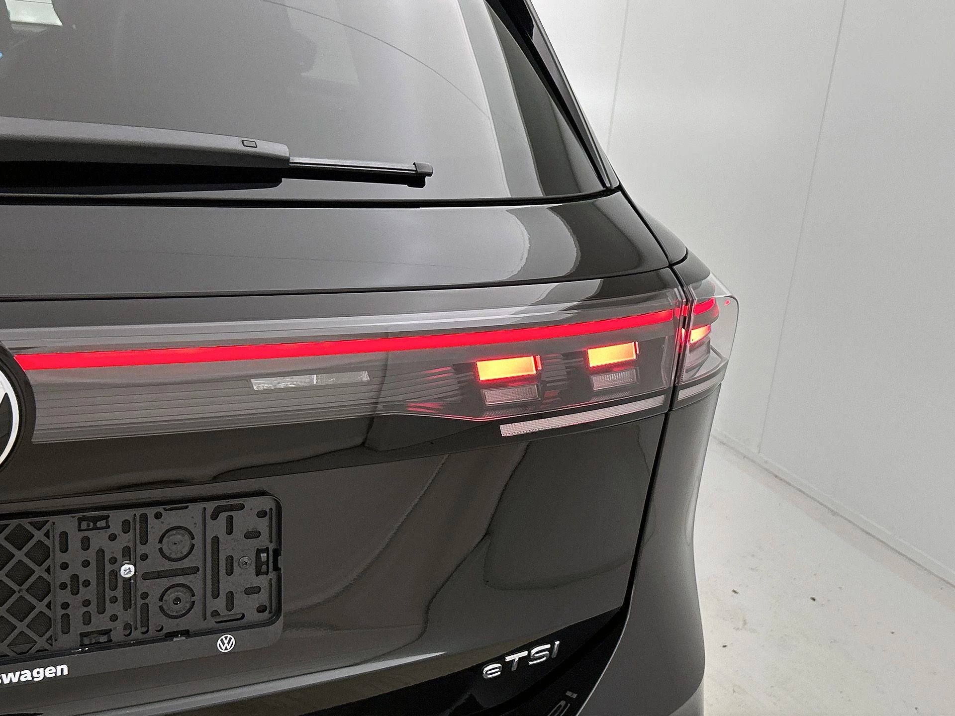 Volkswagen-Tiguan-image-13